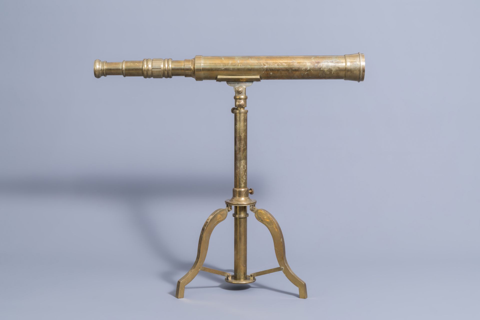 An English Stanley London brass telescope on a tripod stand, 20th C. - Image 2 of 8