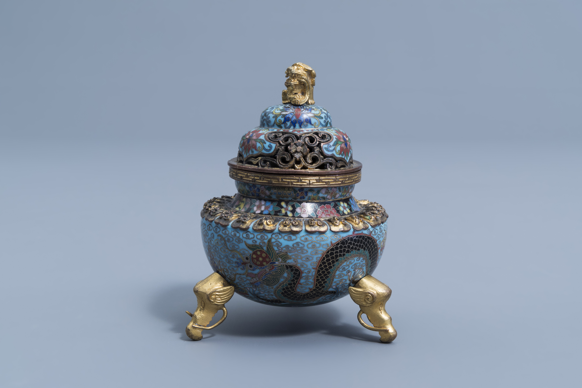 A Chinese cloisonne tripod 'dragons chasing the pearl' incense burner and cover, 20th C. - Image 6 of 8