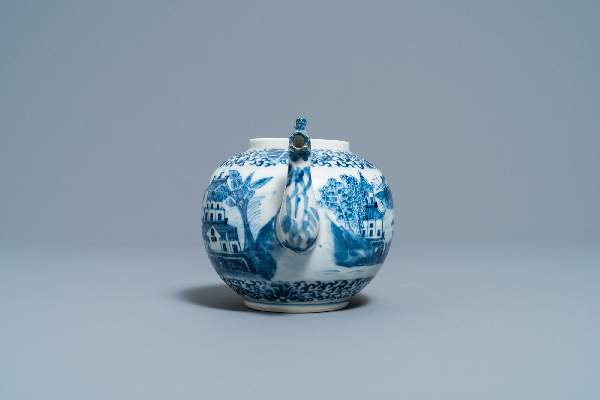 A Chinese blue and white teapot and cover with figures in a landscape, 19th C. - Image 6 of 11