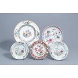 743Five various Chinese famille rose plates and chargers, 18th/19th C.