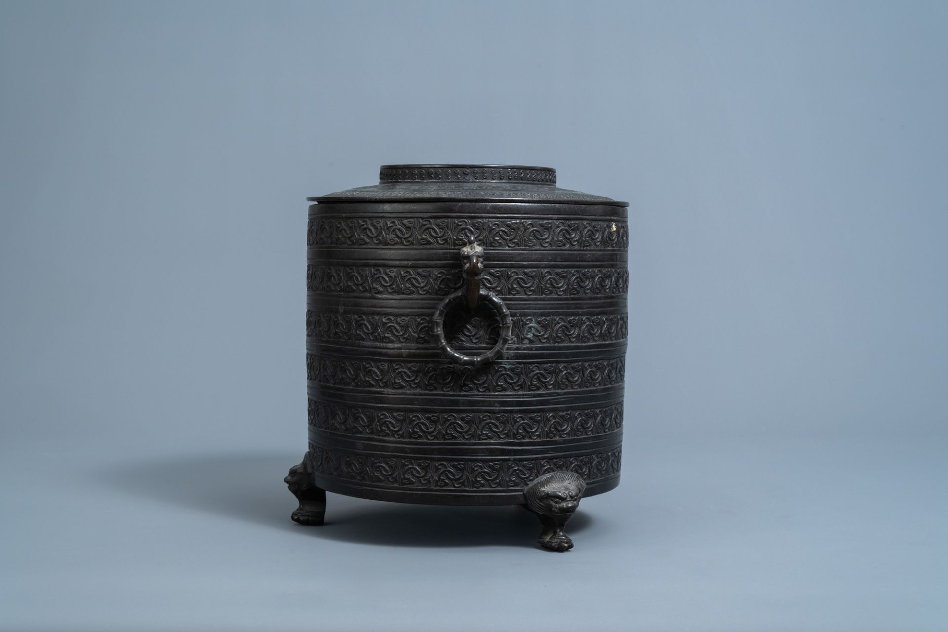 A Chinese bronze tripod censer and cover, Ming/Qing - Image 3 of 7