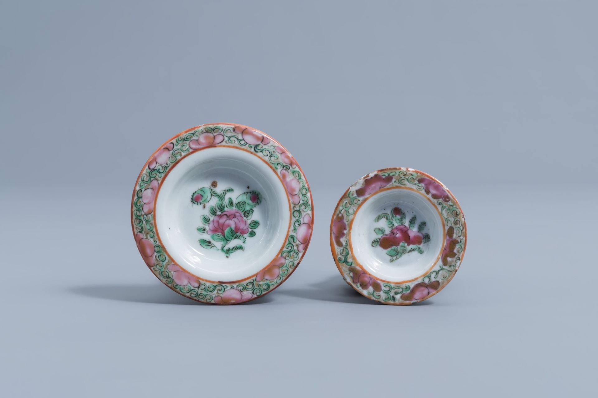 A varied collection of Chinese Canton famille rose porcelain, 19th/20th C. - Image 20 of 31