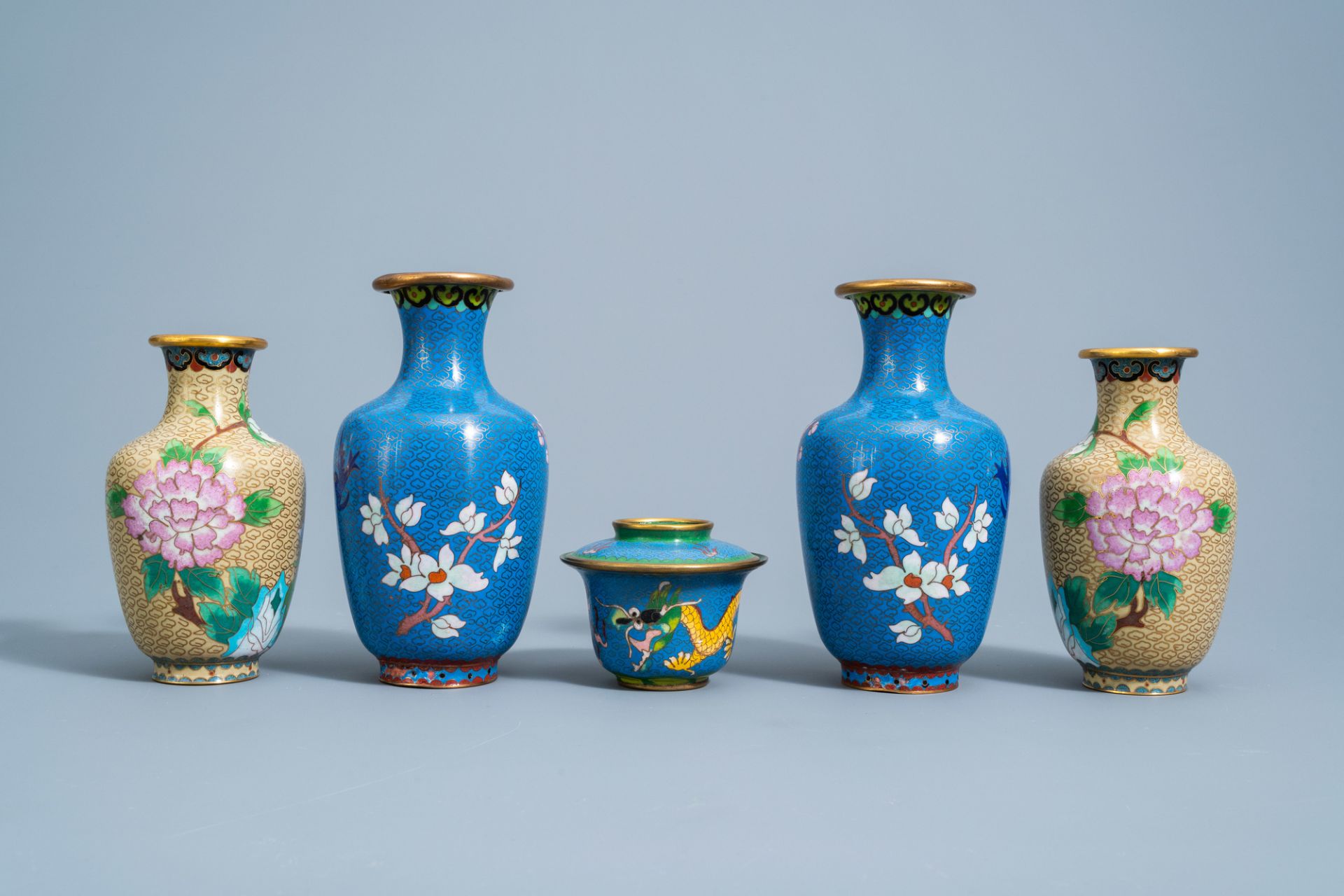 An extensive and varied collection of Chinese cloisonne wares, 20th C. - Image 6 of 6