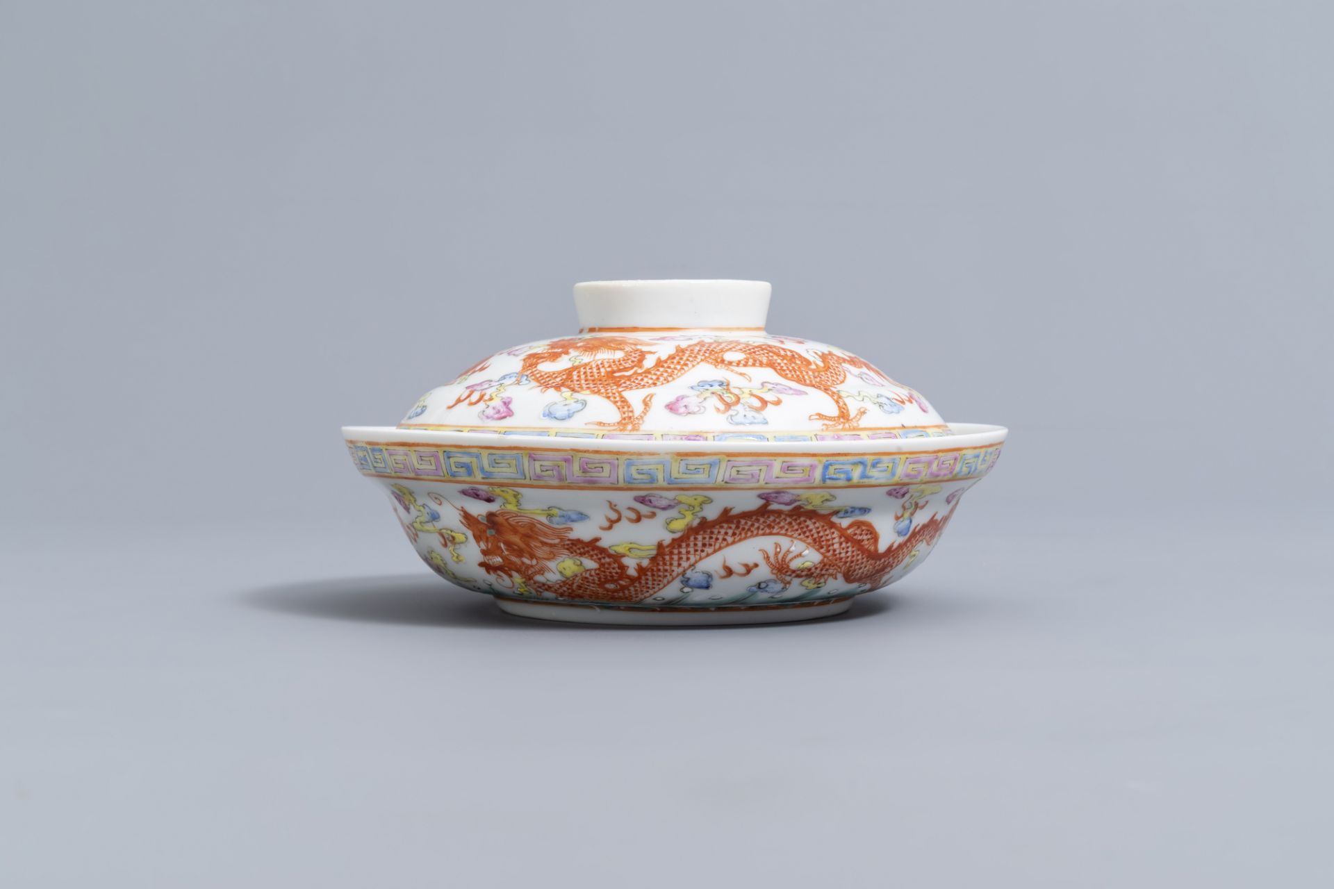 A Chinese famille rose 'dragons and phoenix' bowl and cover, Jingdezhen mark, 20th C. - Image 2 of 7