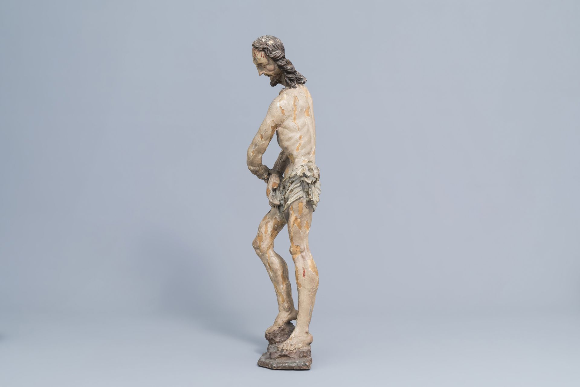 A carved and polychrome painted wooden 'Ecce Homo', Spain, 17th C. - Image 6 of 8