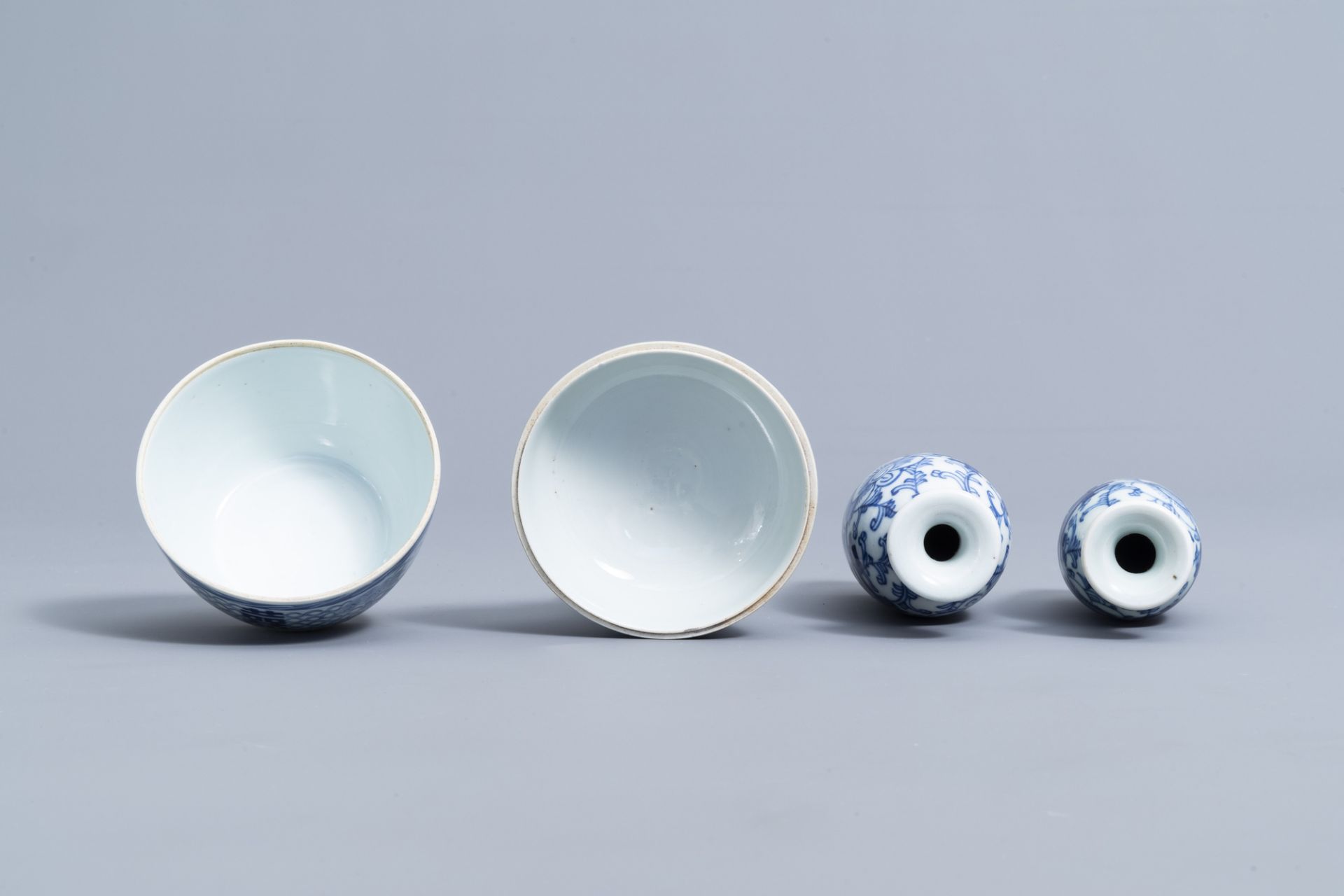 A varied collection of Chinese blue and white porcelain, 19th/20th C. - Image 6 of 13