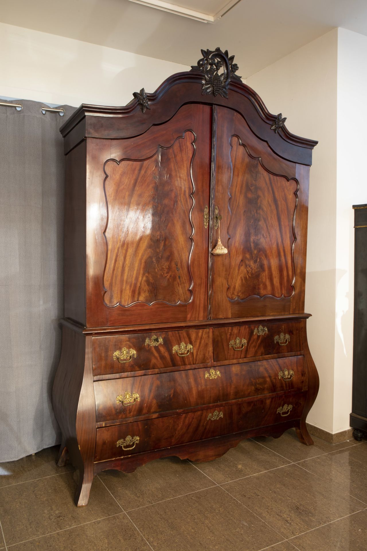 A Dutch veneered wooden two-door cabinet with four drawers, 19th C. - Image 2 of 4