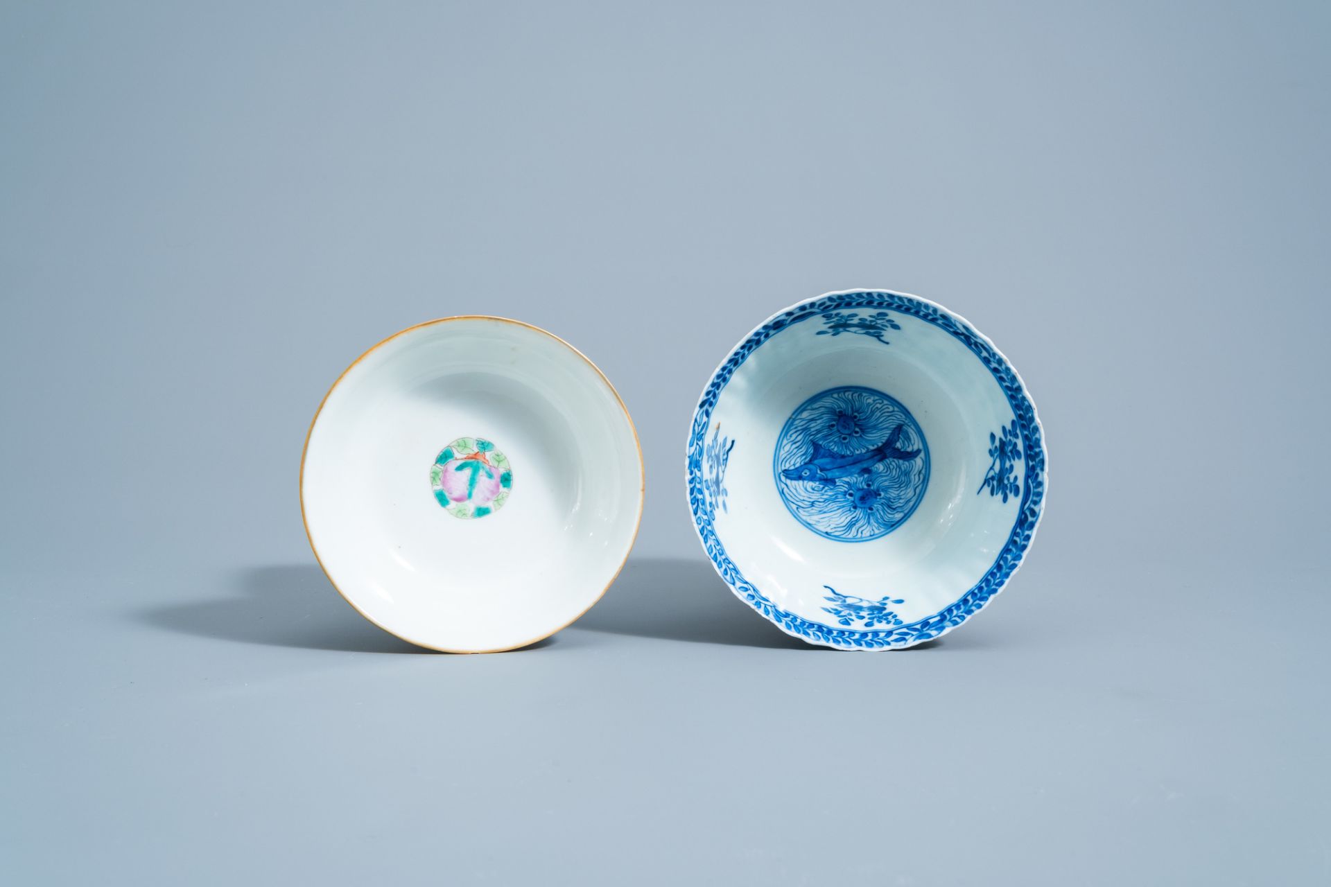 A varied collection of Chinese blue, white and famille rose porcelain, 19th/20th C. - Image 8 of 9