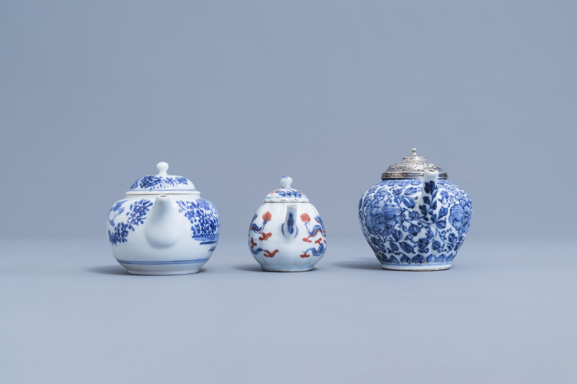 Two Chinese blue and white teapots and an Imari style teapot with floral design, Kangxi en later - Image 5 of 9
