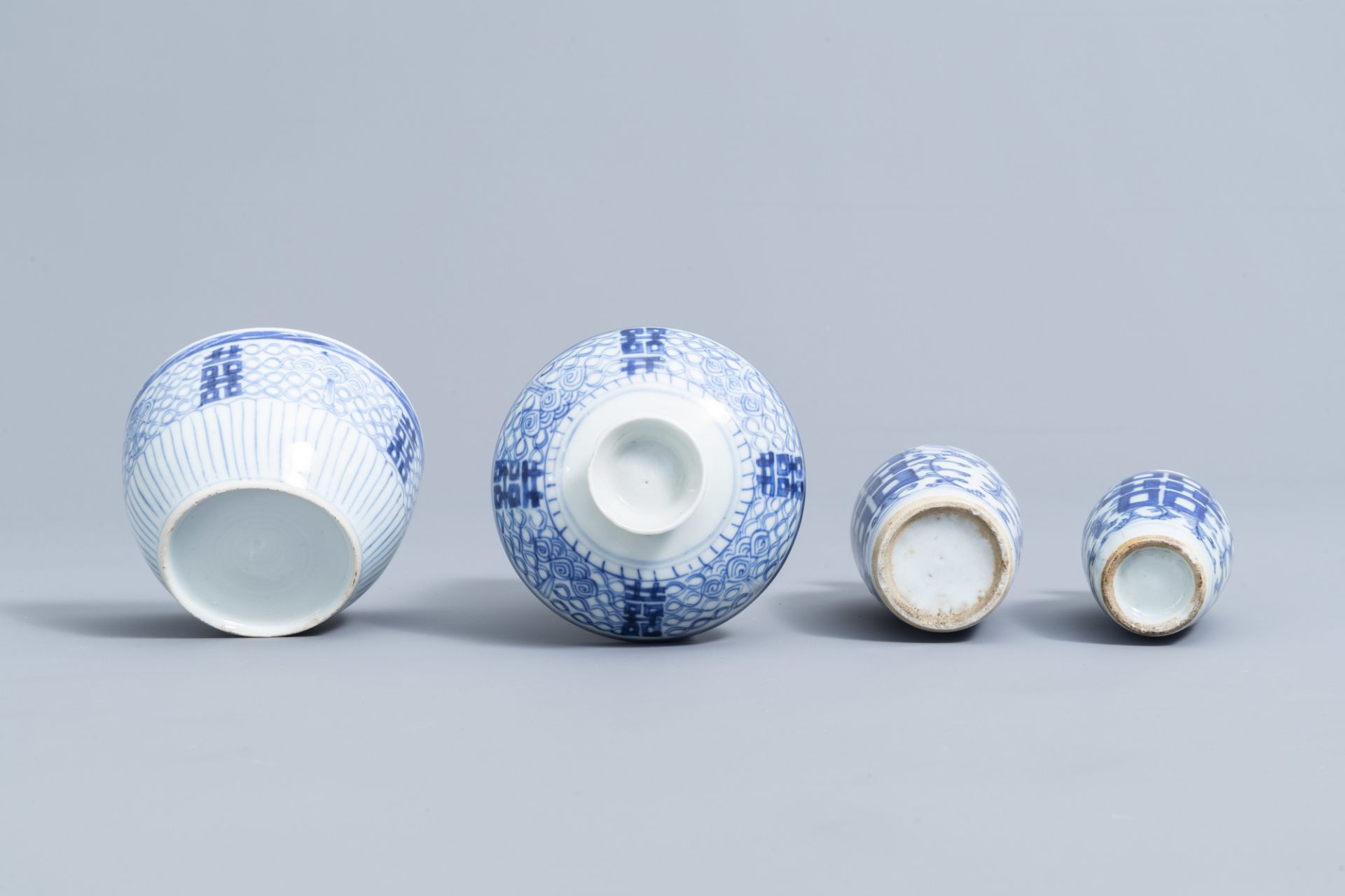 A varied collection of Chinese blue and white porcelain, 19th/20th C. - Image 7 of 13