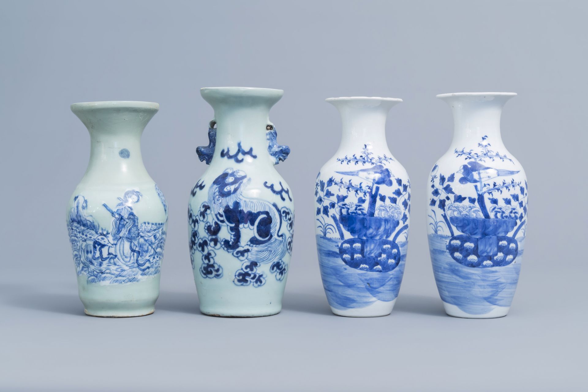 A varied collection of Chinese blue and white porcelain, 19th/20th C. - Image 2 of 16