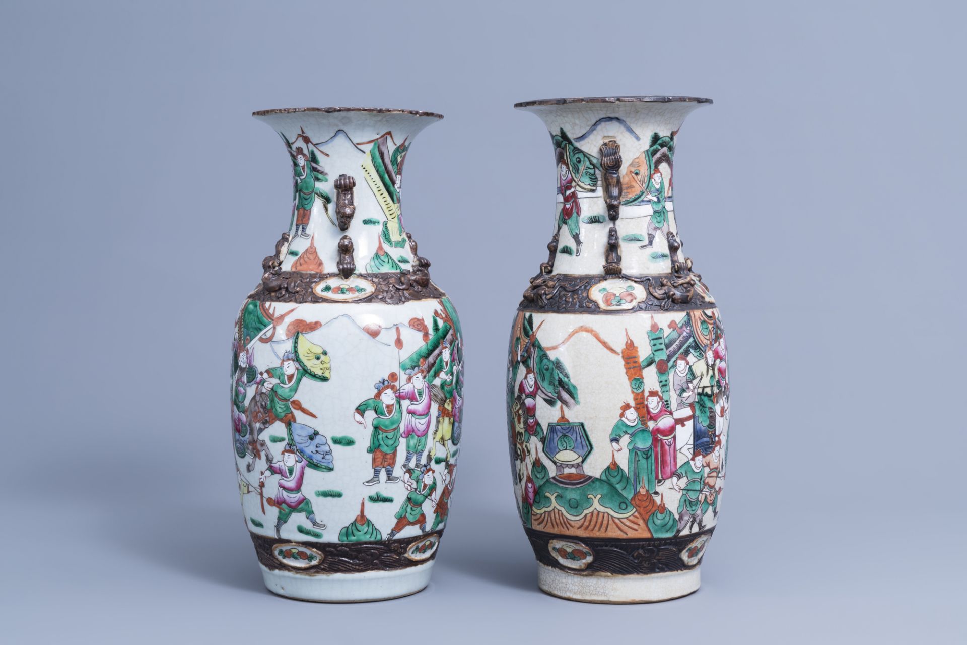 Two Chinese Nanking crackle glazed famille rose vases with warrior scenes, 19th/20th C. - Image 4 of 6