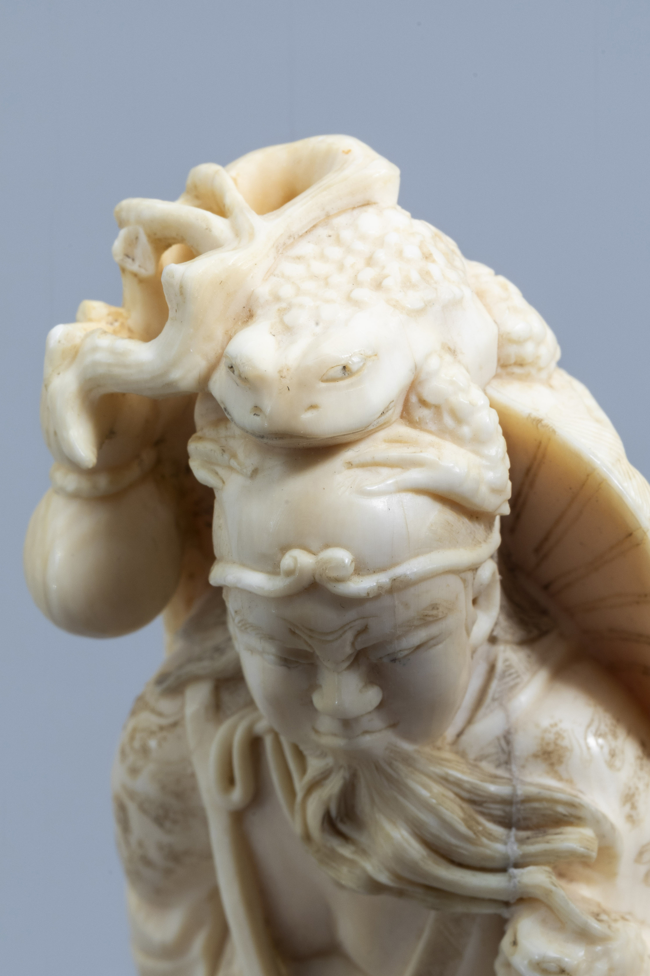 A Japanese ivory okimono of Gama Sennin, Meiji, 19th C. - Image 11 of 11
