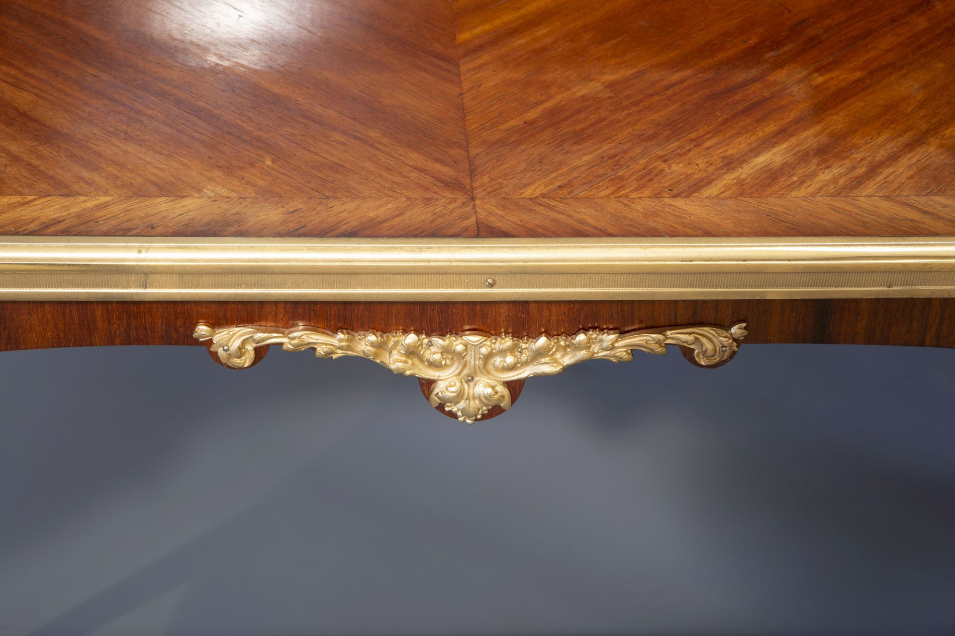 Attributed to Franois Linke (1855-1946): A superb gilt bronze mounted kingwood veneered Louis XVI s - Image 12 of 14