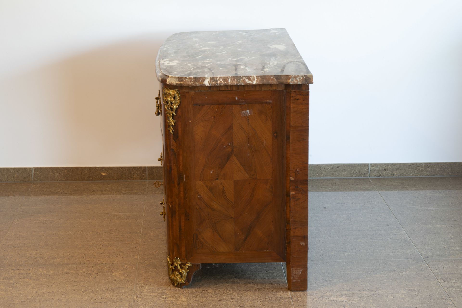 A French Regence style gilt bronze mounted chest of drawers with marble top, 18th C. - Image 6 of 8