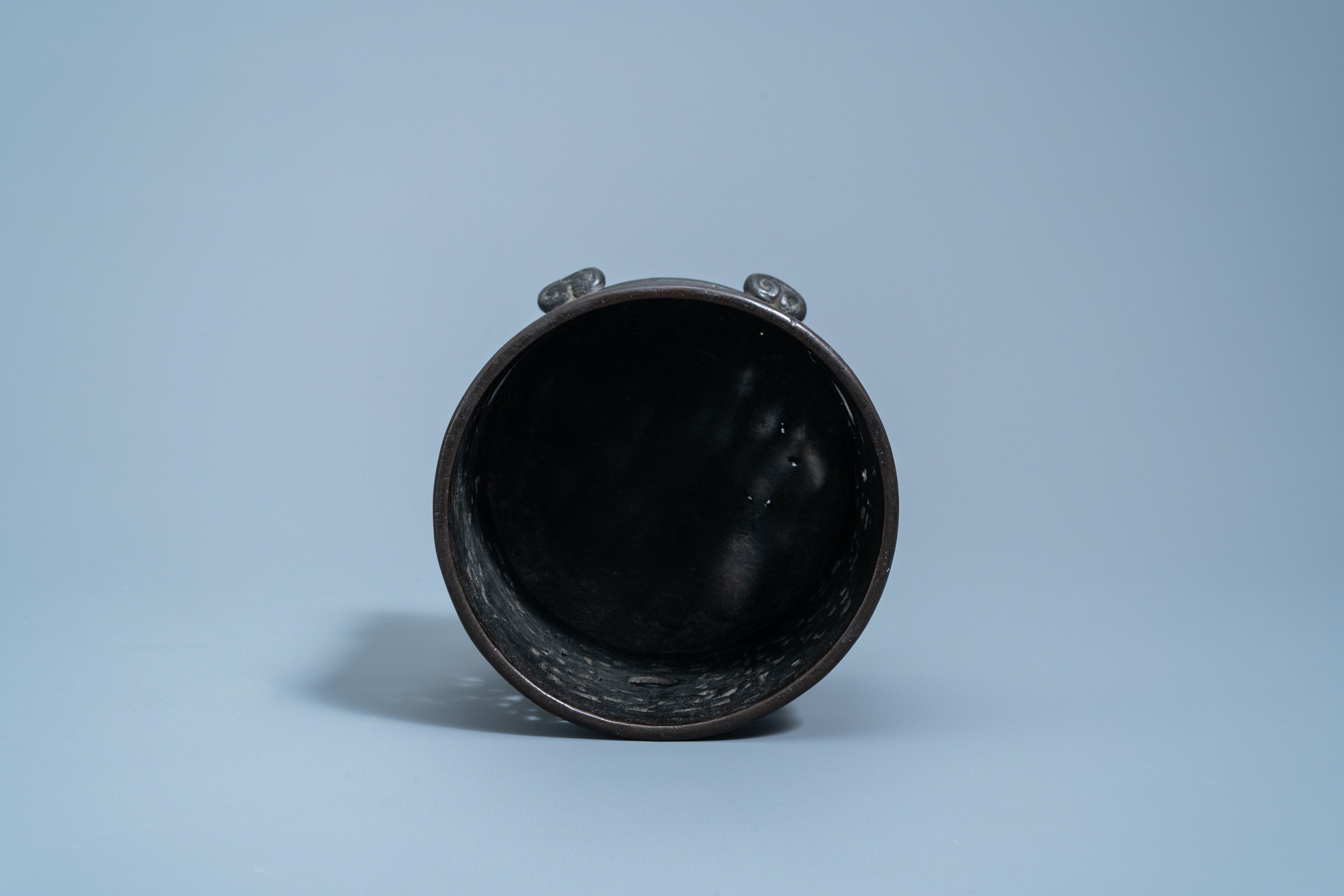 An inscribed Chinese reticulated bronze brush pot, Ming - Image 6 of 7
