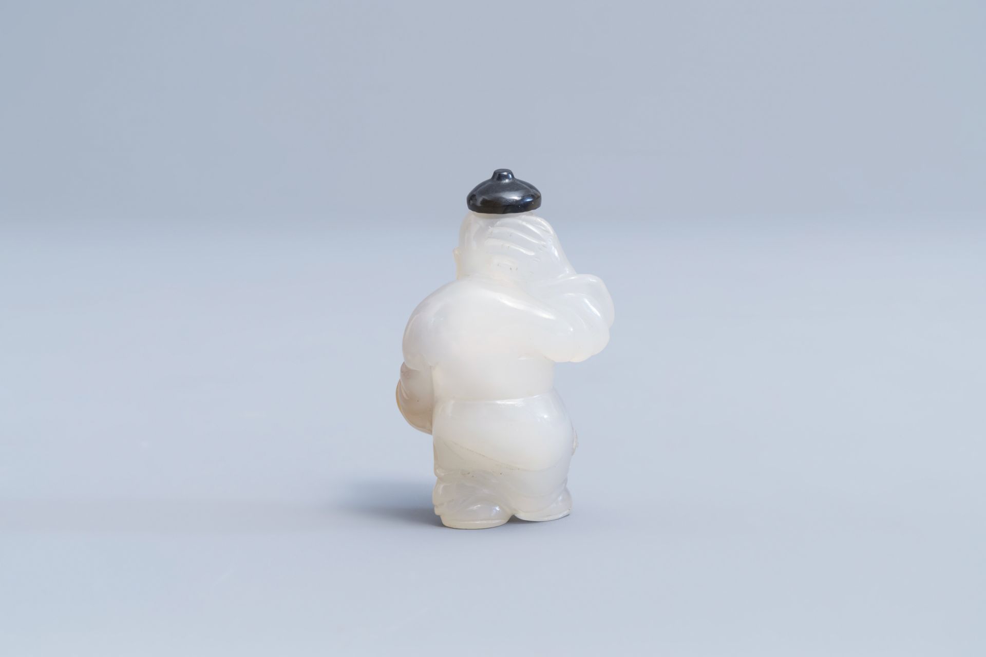 A Chinese agate fisherman snuff bottle, 19th/20th C. - Image 4 of 9