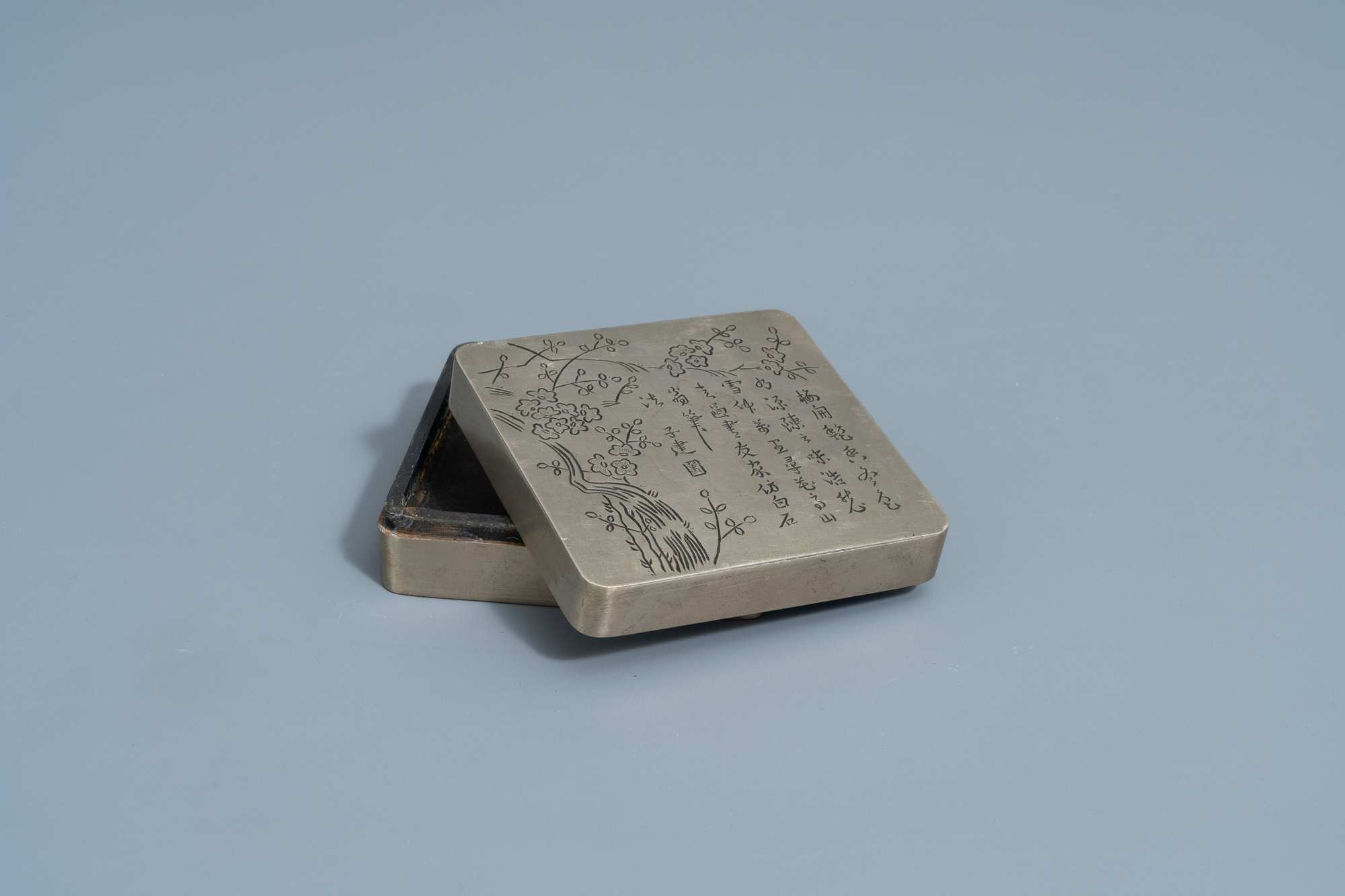 A Chinese square paktong metal scholar's ink box with calligraphy and floral design, marked, 20th C. - Image 3 of 9