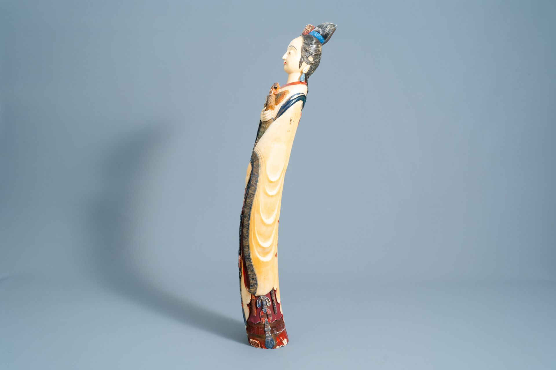 A large Chinese polychrome carved ivory figure of a lady with a rooster, ca. 1900 - Image 3 of 7