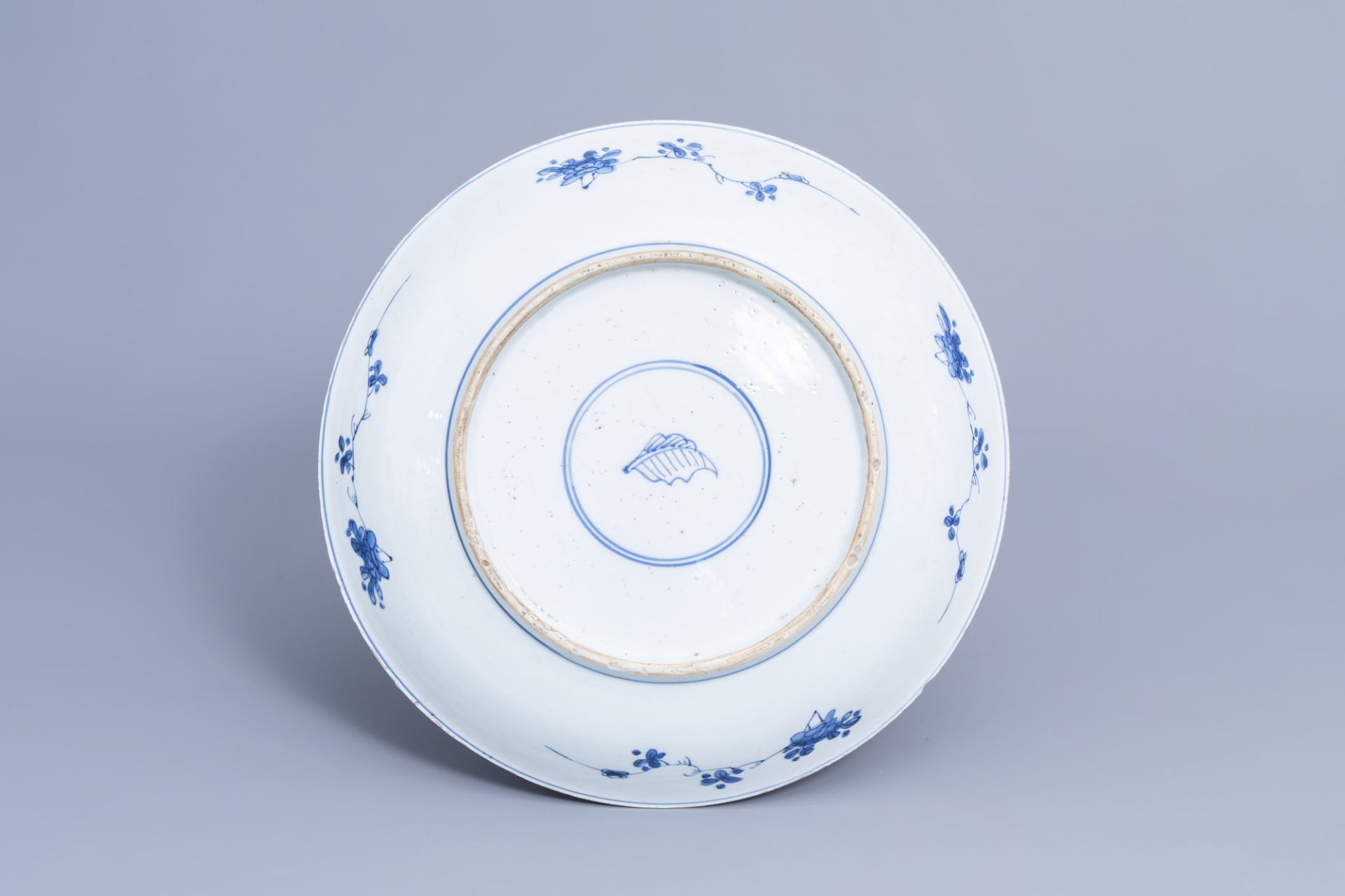 A Chinese blue and white charger with floral design, Kangxi - Image 2 of 2