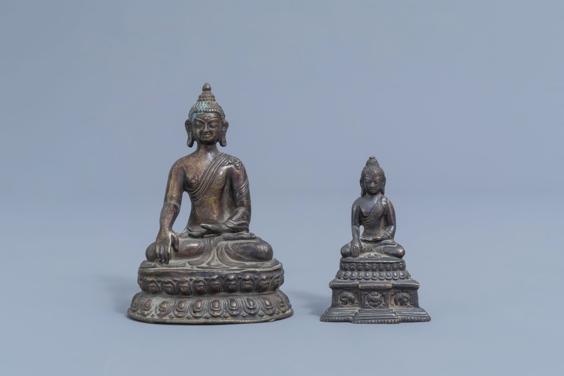 Five bronze figures of Buddha, China and Southeast Asia, 19th/20th C. - Image 8 of 13