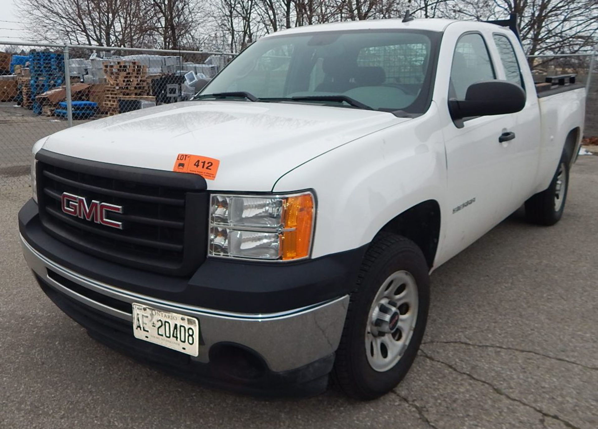 GMC (2010) SIERRA 1500 PICKUP TRUCK WITH 4.0L V6 GAS ENGINE, AUTOMATIC TRANSMISSION, MANUAL WINDOWS,