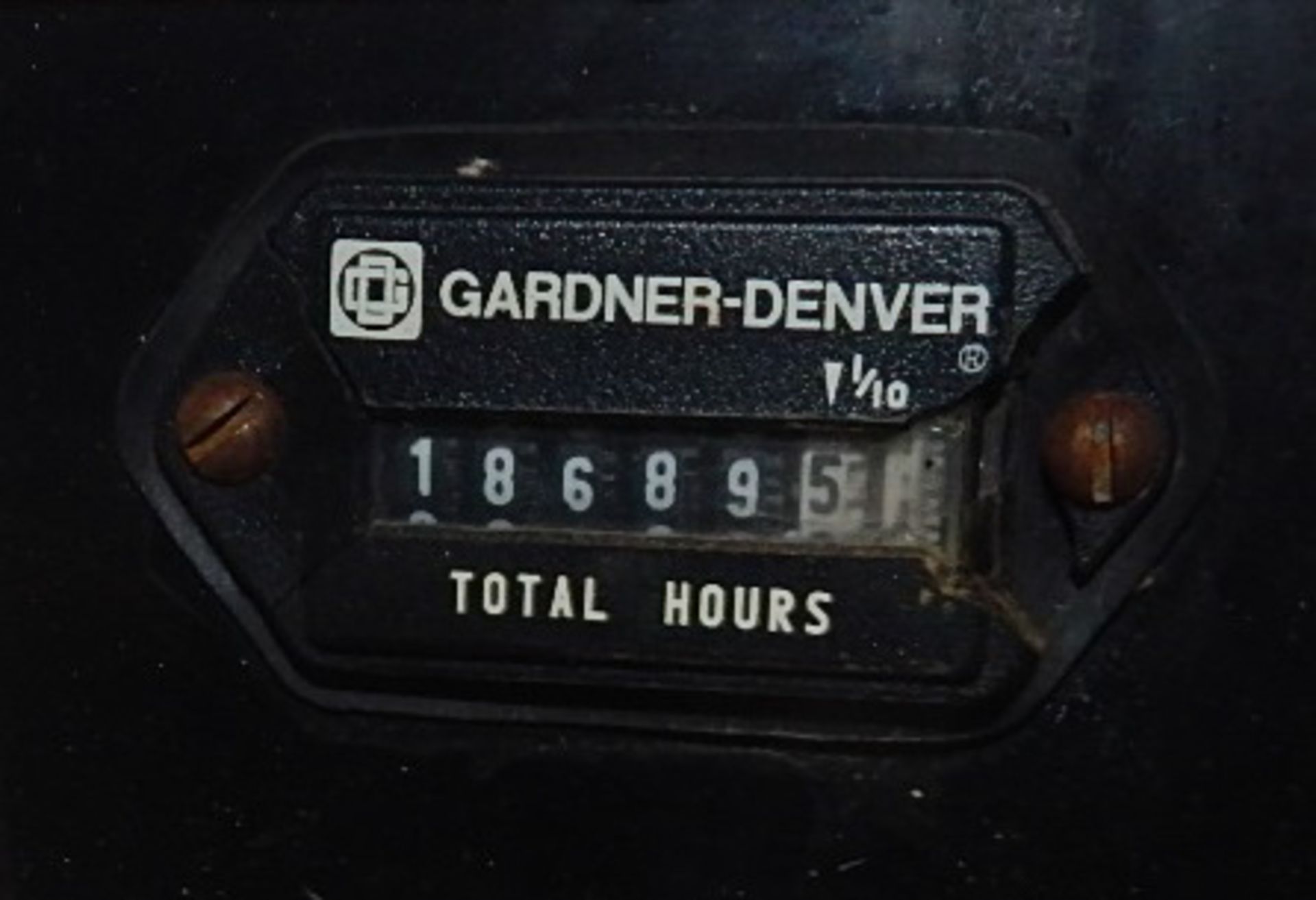 GARDNER DENVER ECPQMC ROTARY SCREW AIR COMPRESSOR WITH 100 HP, 100 PSI, S/N: M34149 (CI) [RIGGING - Bild 3 aus 9