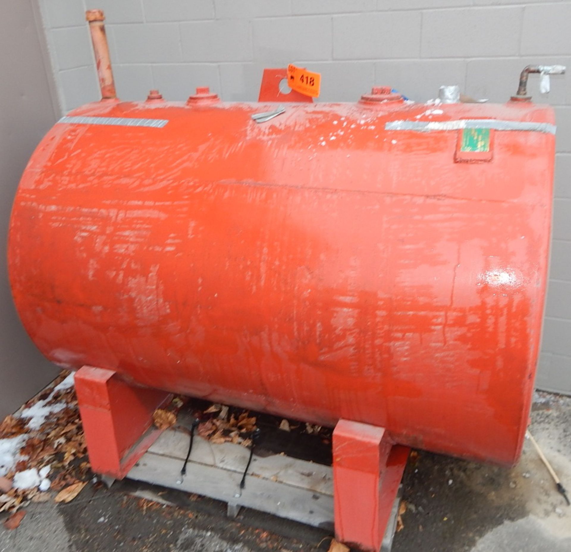 ABOVE GROUND OUTDOOR FUEL STORAGE TANK WITH 2270L CAPACITY, S/N: 209168 (CI) [RIGGING FEE FOR LOT #