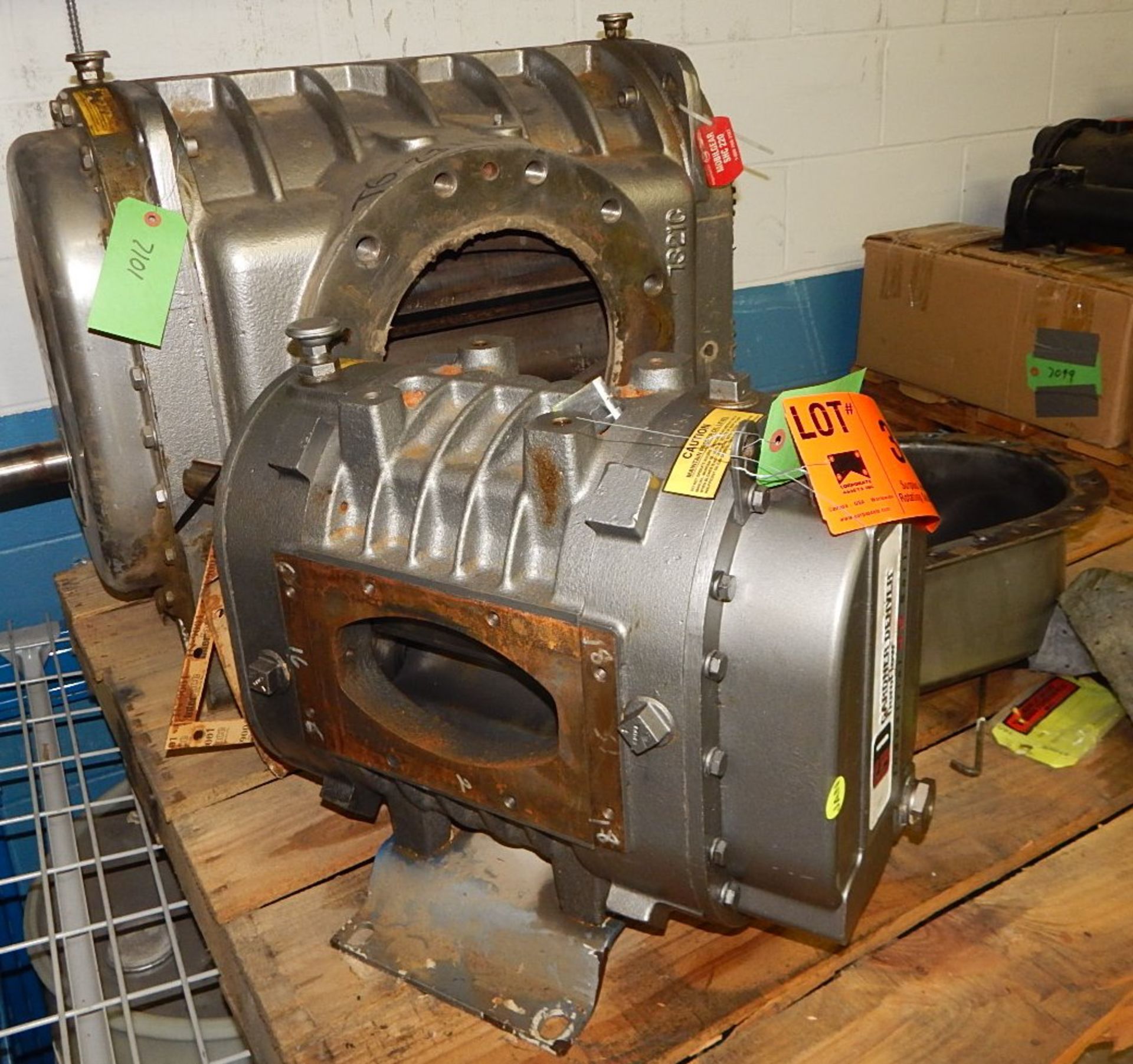 LOT/ GARDNER DENVER BLOWERS (PARTS ONLY) (CI) [RIGGING FEE FOR LOT #380 - $25 CAD PLUS APPLICABLE - Image 2 of 2