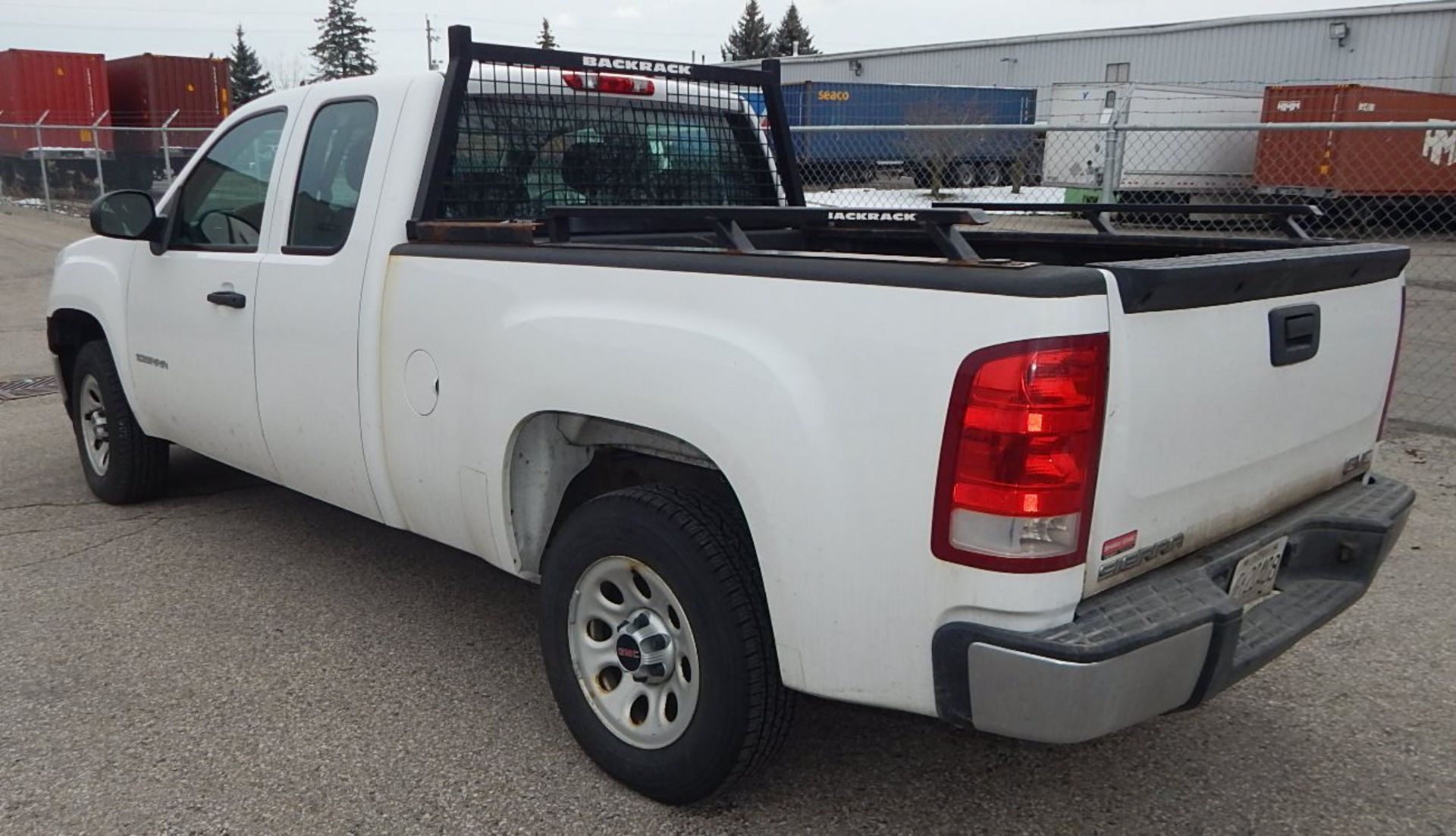 GMC (2010) SIERRA 1500 PICKUP TRUCK WITH 4.0L V6 GAS ENGINE, AUTOMATIC TRANSMISSION, MANUAL WINDOWS, - Image 3 of 4