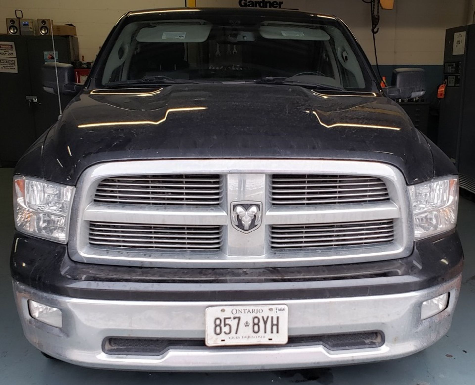 DODGE (2010) RAM 1500 SLT 4 DOOR PICKUP TRUCK WITH 5.7L 8 CYLINDER GAS ENGINE - Image 3 of 8