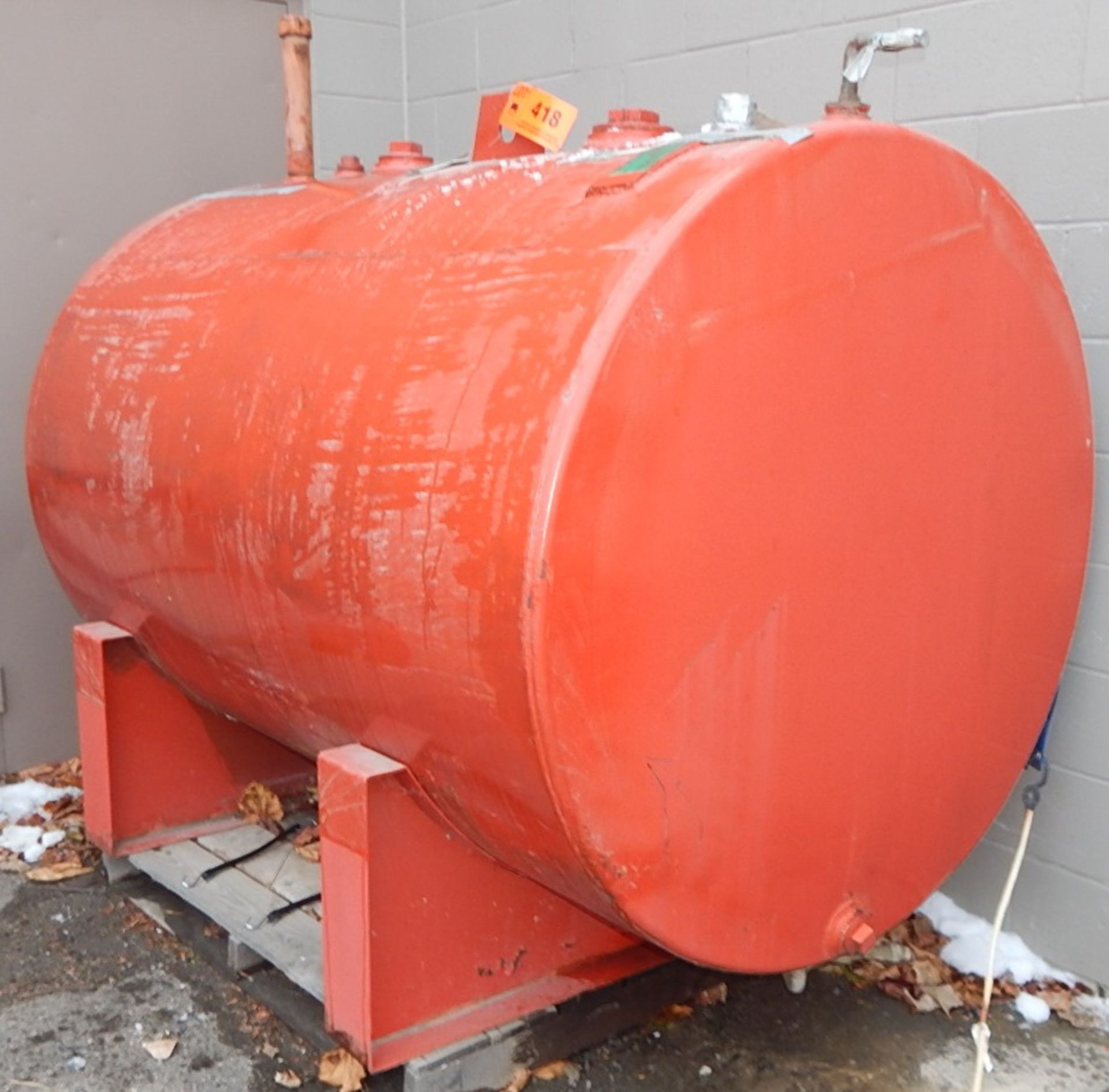 ABOVE GROUND OUTDOOR FUEL STORAGE TANK WITH 2270L CAPACITY, S/N: 209168 (CI) [RIGGING FEE FOR LOT # - Image 2 of 3