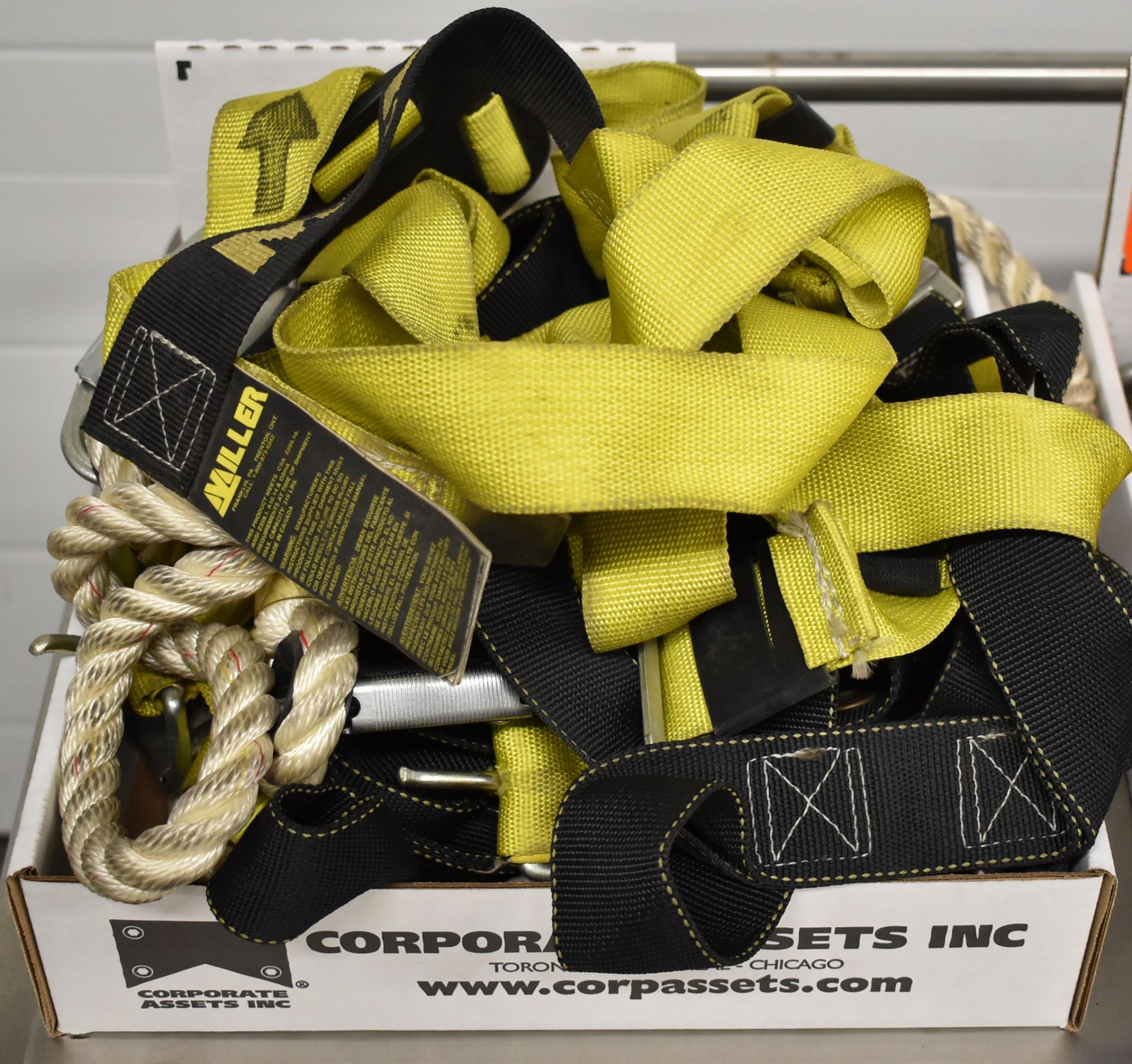 LOT/ (2) MILLER 3640 UNIVERSAL SAFETY HARNESSES WITH SAFETY LINES & ROPES [OPTIONAL PACKAGING FEE $5 - Image 2 of 4