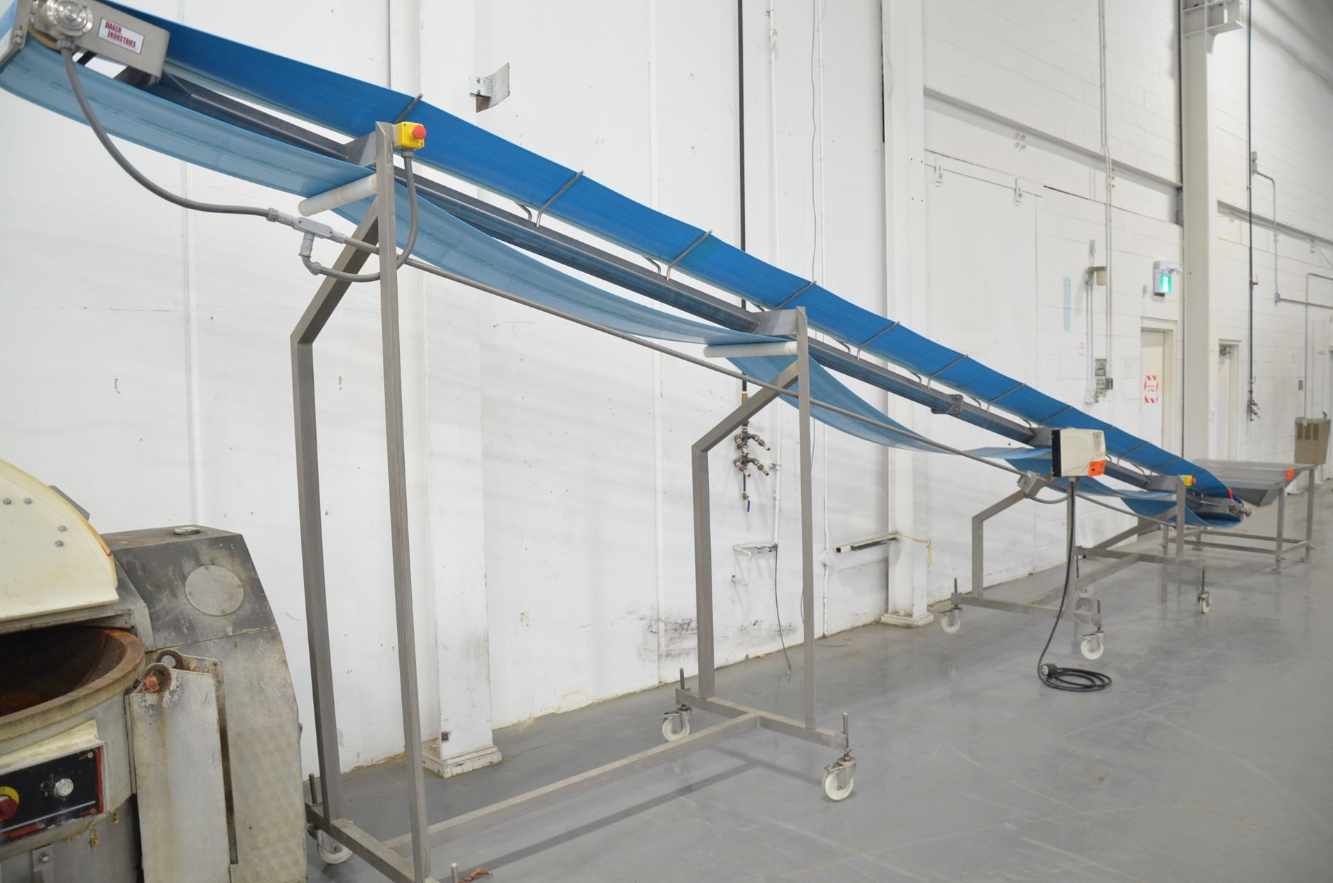 HAGER INDUSTRIES 27'X18" POWERED INCLINE BELT CONVEYOR WITH HUB DRIVER, ABB TYPE 4X 1HP VARIABLE - Image 4 of 6