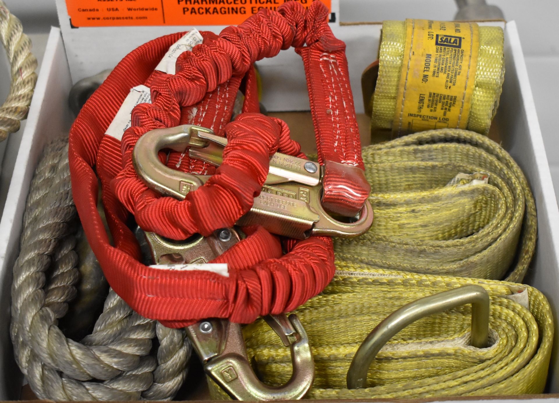 LOT/ (2) MILLER 3640 UNIVERSAL SAFETY HARNESSES WITH SAFETY LINES & ROPES [OPTIONAL PACKAGING FEE $5 - Image 4 of 4