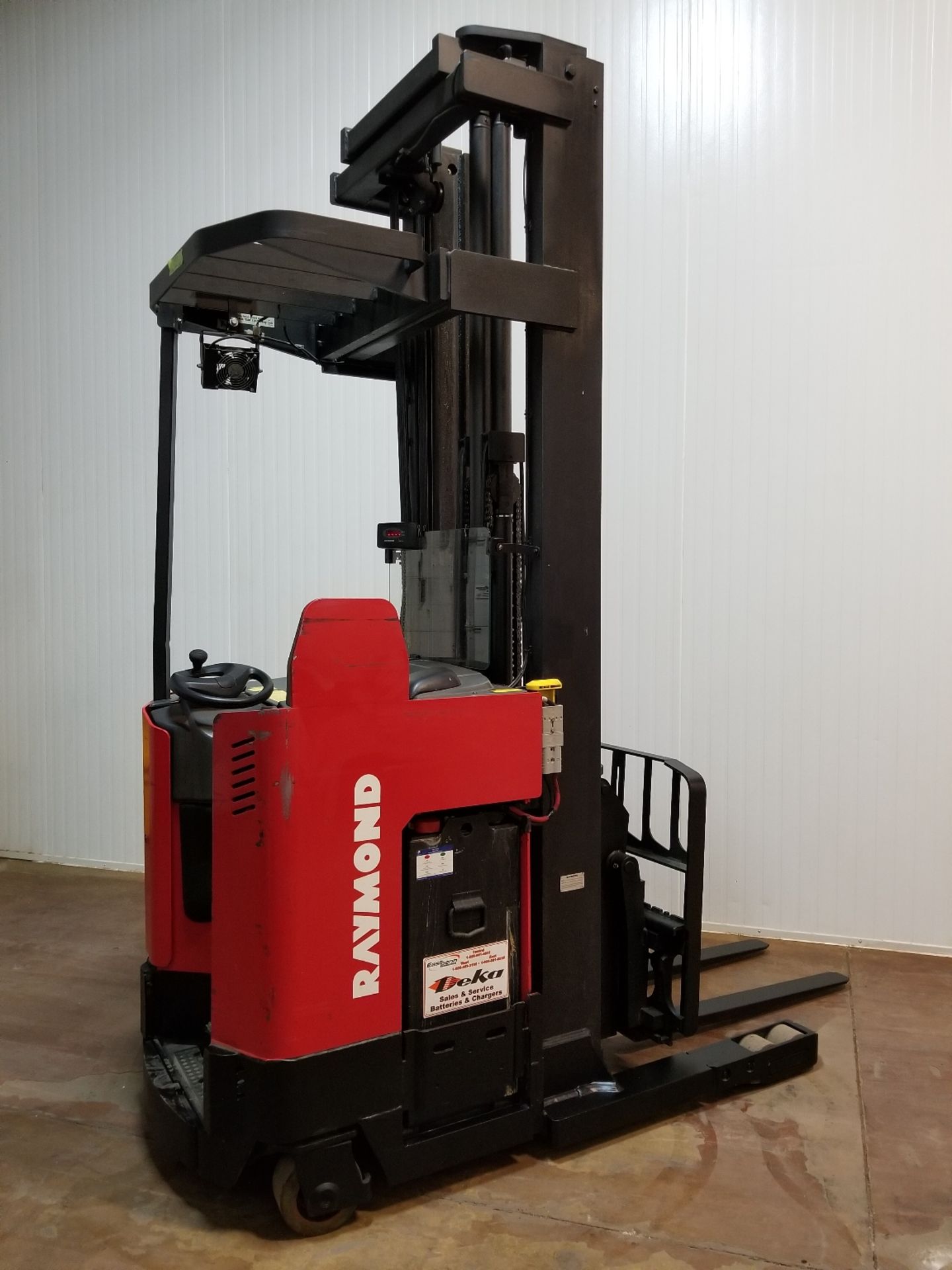 RAYMOND (2011) DR25TT 36V DEEP REACH ELECTRIC REACH TRUCK WITH 2500LB. CAPACITY, 268” MAX. LIFT - Image 2 of 4