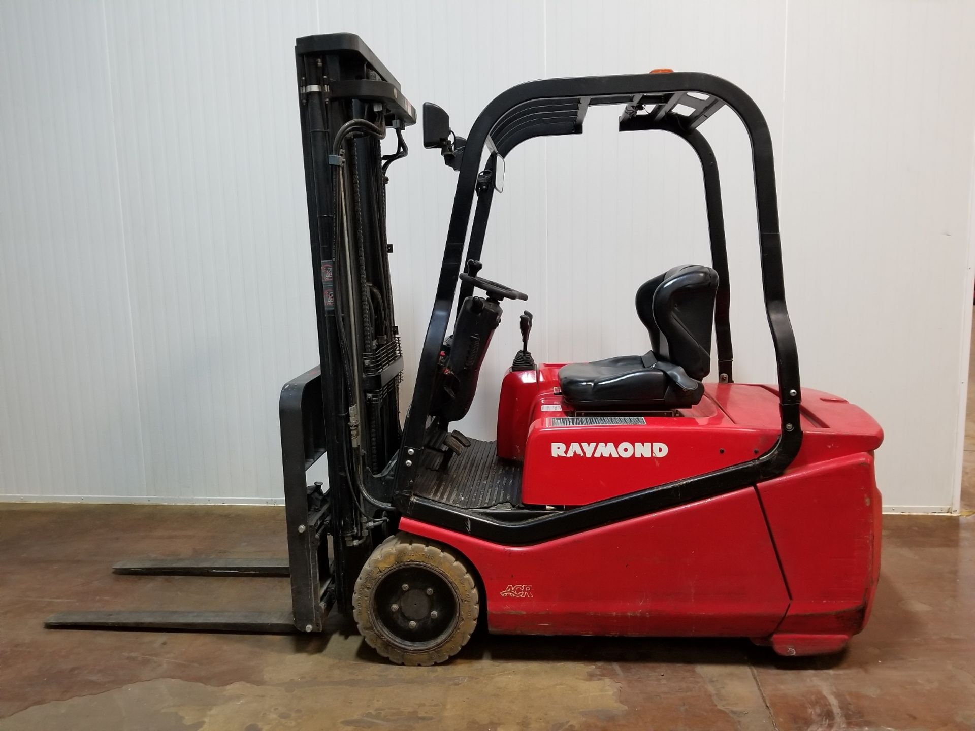 RAYMOND (2007) C40TT 48V 3-WHEEL ELECTRIC FORKLIFT WITH 4000LB. CAPACITY, 182” MAX. LIFT HEIGHT,