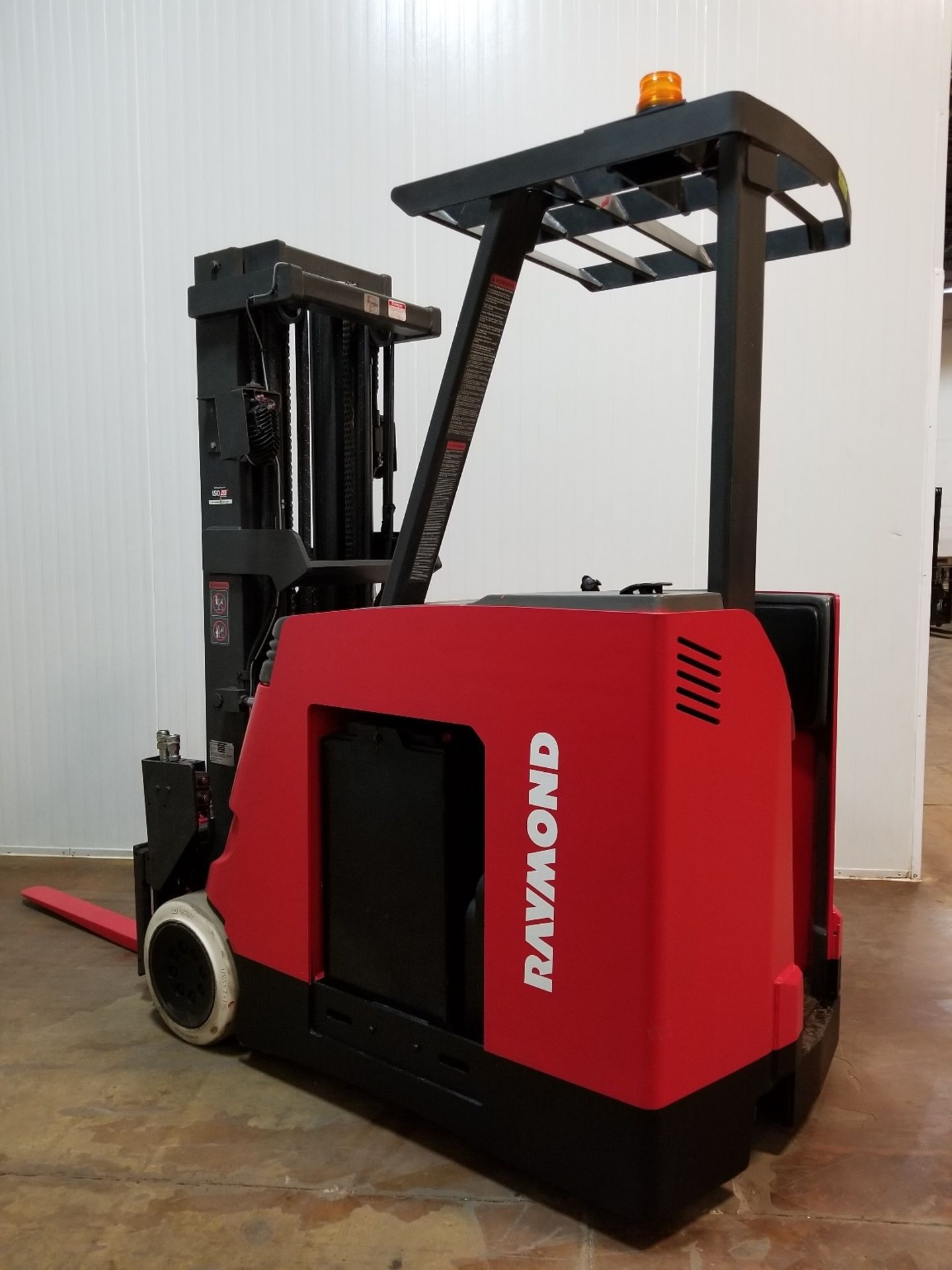 RAYMOND (2007) C40TT 36V STAND UP ELECTRIC FORKLIFT WITH 4000LB. CAPACITY, 203” MAX. LIFT HEIGHT,