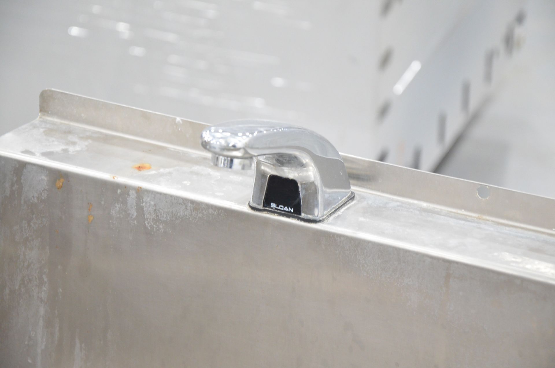 42"X16"X9" DOUBLE FAUCET STAINLESS STEEL SINK, S/N: N/A [OPTIONAL PACKAGING FEE $5 USD + - Image 2 of 2