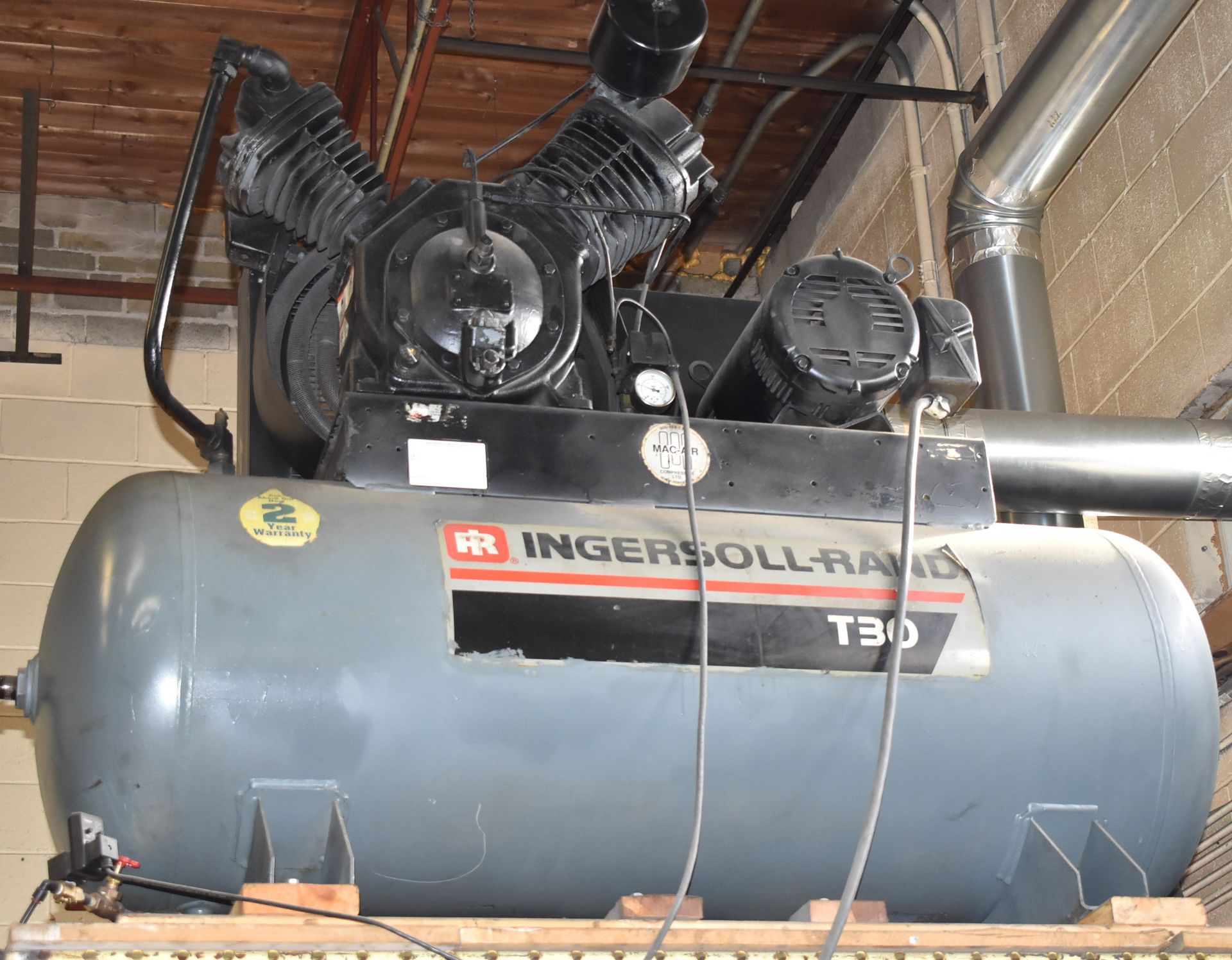 INGERSOLL-RAND T-30 PISTON-TYPE TANK MOUNTED AIR COMPRESSOR WITH 30HP MOTOR AND DISCONNECT BOX (