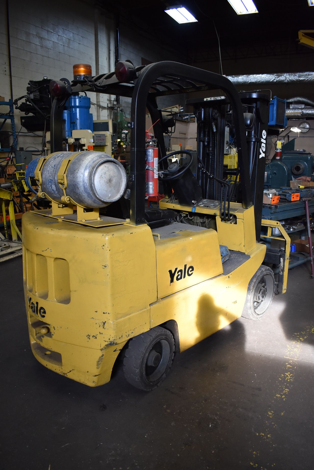 YALE MODEL GLC050 LPG FORKLIFT WITH 5000 LB. CAPACITY, 3 STAGE MAST, SIDE SHIFT, SOLID TIRES, 3496 - Image 3 of 8