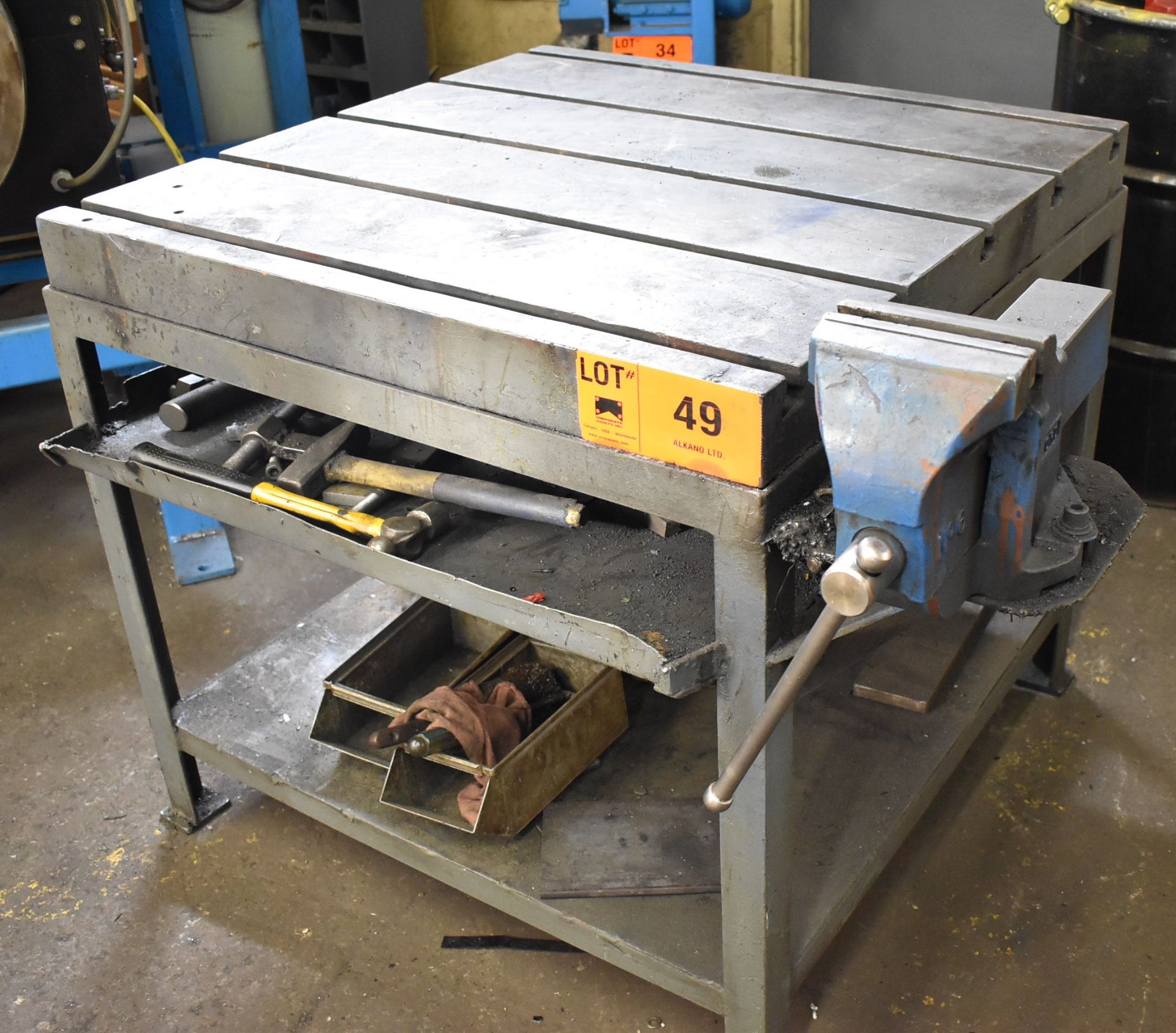 36"X36" T-SLOT STEEL TABLE WITH 6" VISE (CI) [RIGGING FEE FOR LOT #49 - $30 CAD PLUS APPLICABLE