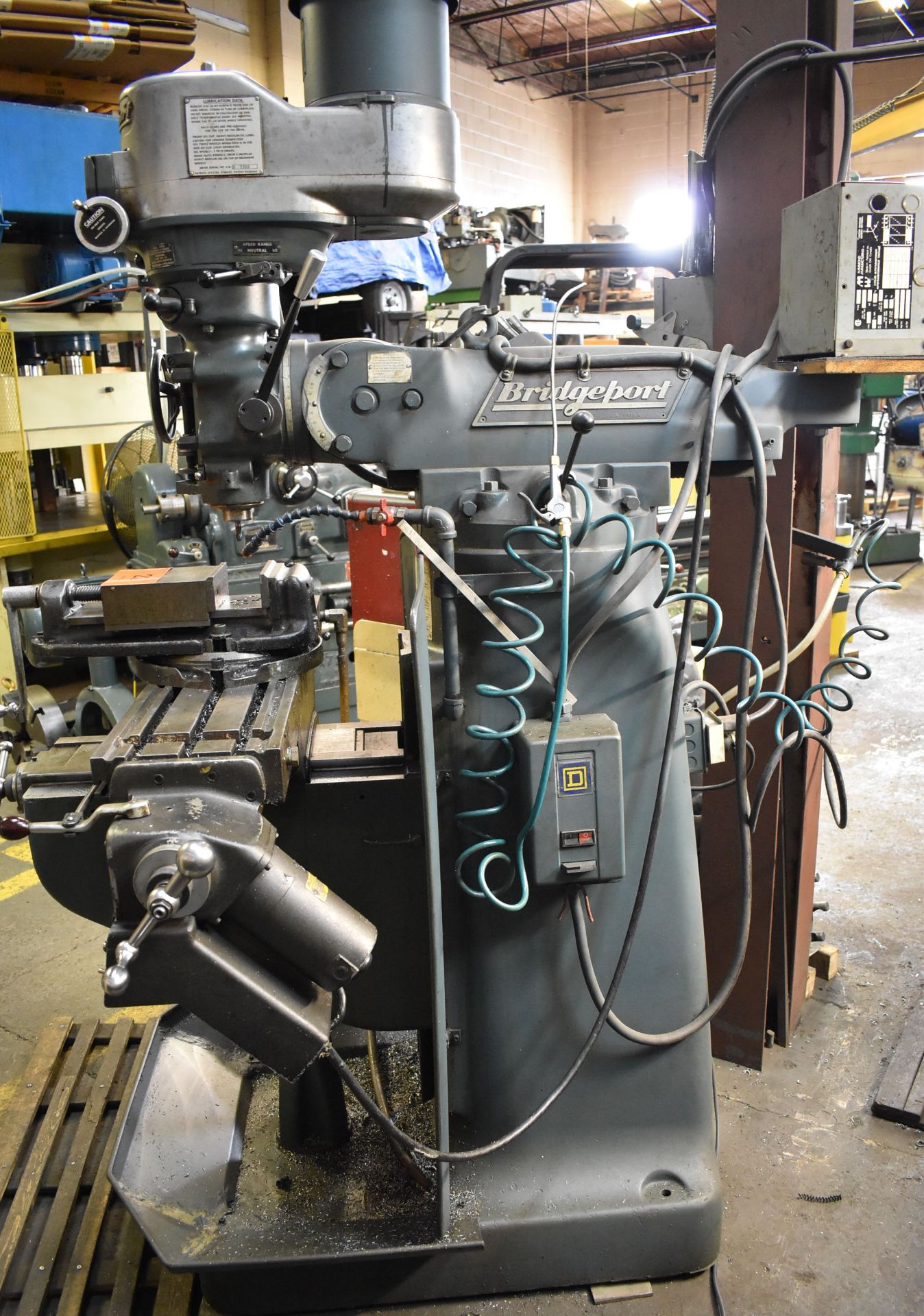 BRIDGEPORT SERIES I VERTICAL MILLING MACHINE WITH 9"X42" TABLE, SPEEDS TO 3000RPM, BRIDGEPORT - Image 6 of 7