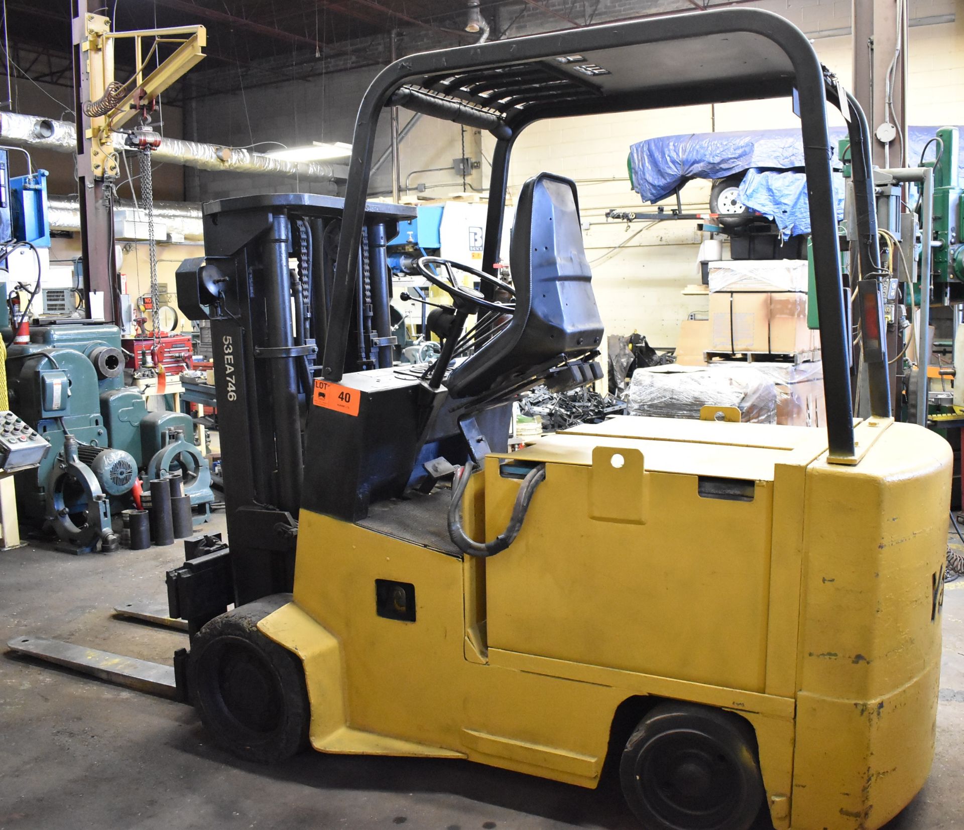 YALE ERC080HBN36SE075SR 36V ELECTRIC FORKLIFT WITH 8000LB CAPACITY, 155" MAX. LIFT HEIGHT, 3 STAGE - Image 2 of 5