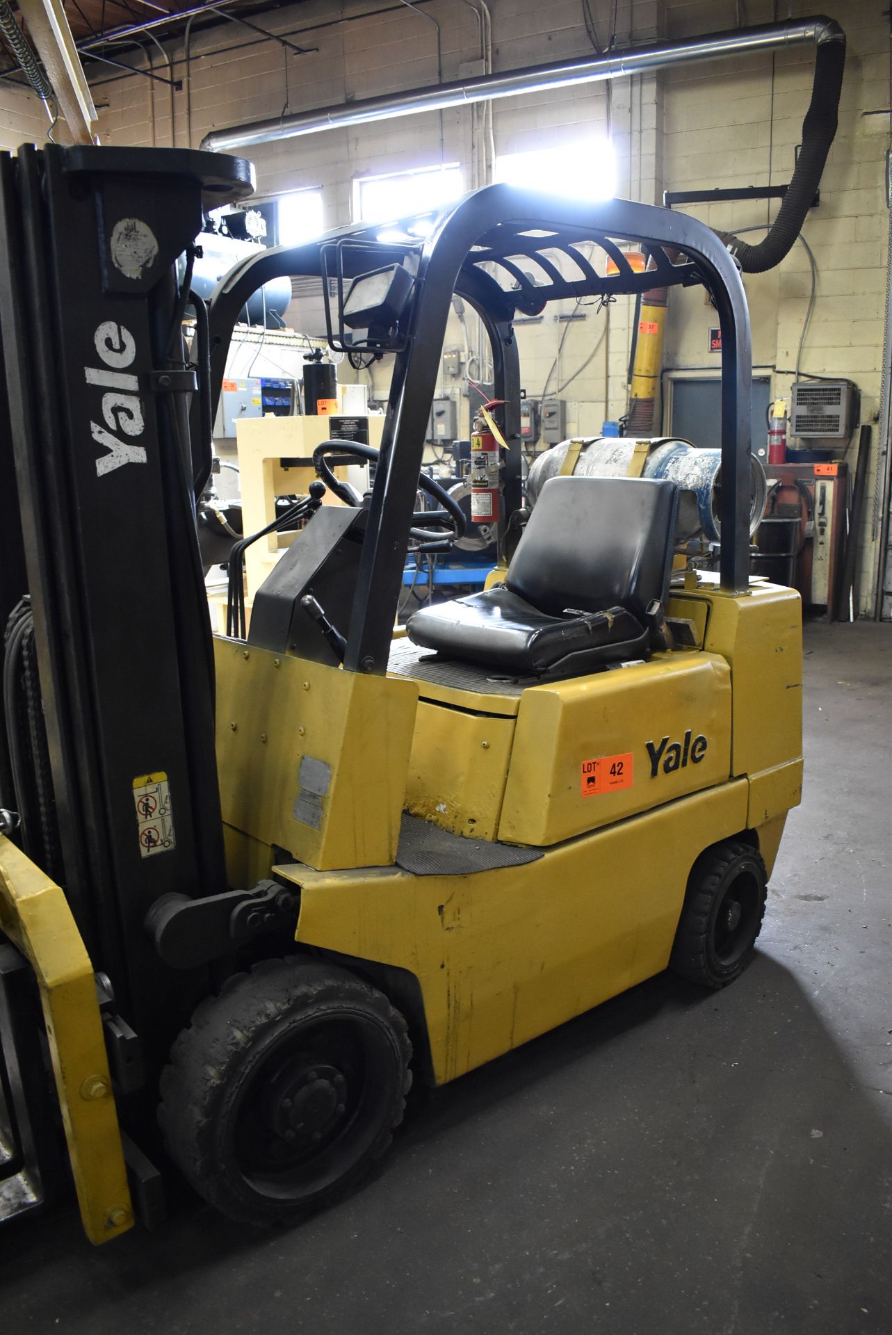 YALE MODEL GLC050 LPG FORKLIFT WITH 5000 LB. CAPACITY, 3 STAGE MAST, SIDE SHIFT, SOLID TIRES, 3496 - Image 2 of 8