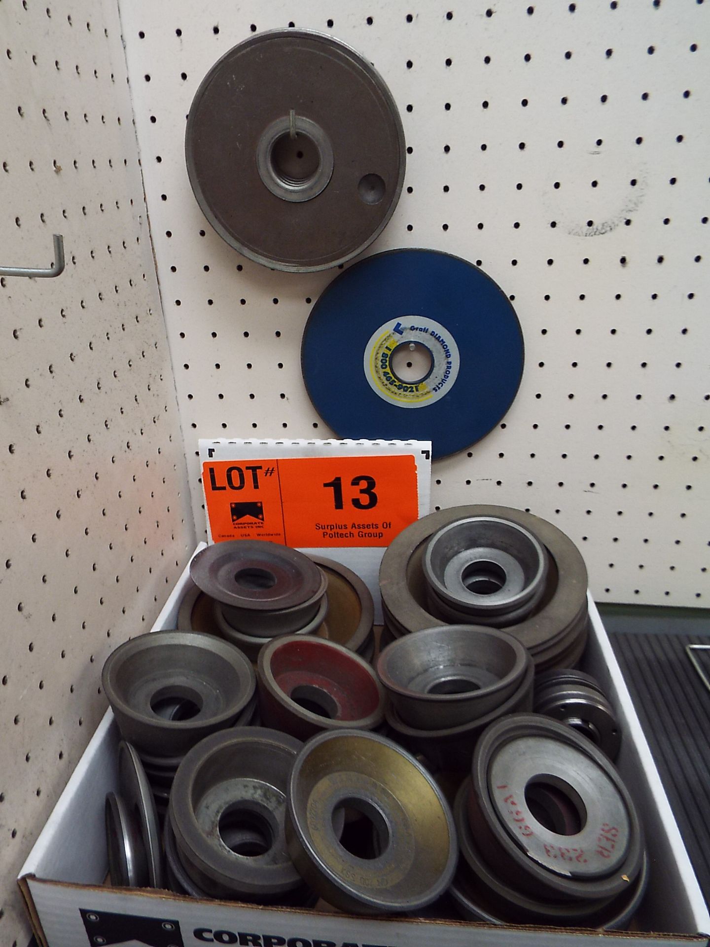 LOT/ DIAMOND WHEEL GRINDING DISCS (LOCATED AT 460 SIGNET DR, NORTH YORK, ON)
