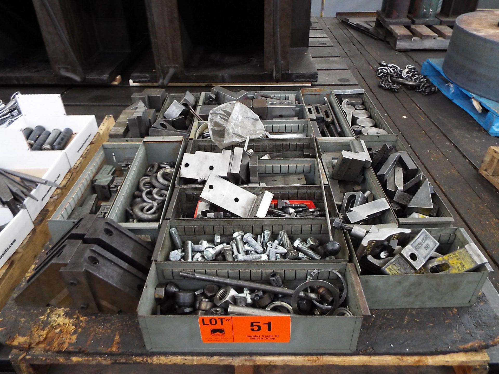 LOT/ CLAMPING, HARDWARE, LIFTING ACCESSORIES (LOCATED AT 460 SIGNET DR, NORTH YORK, ON)