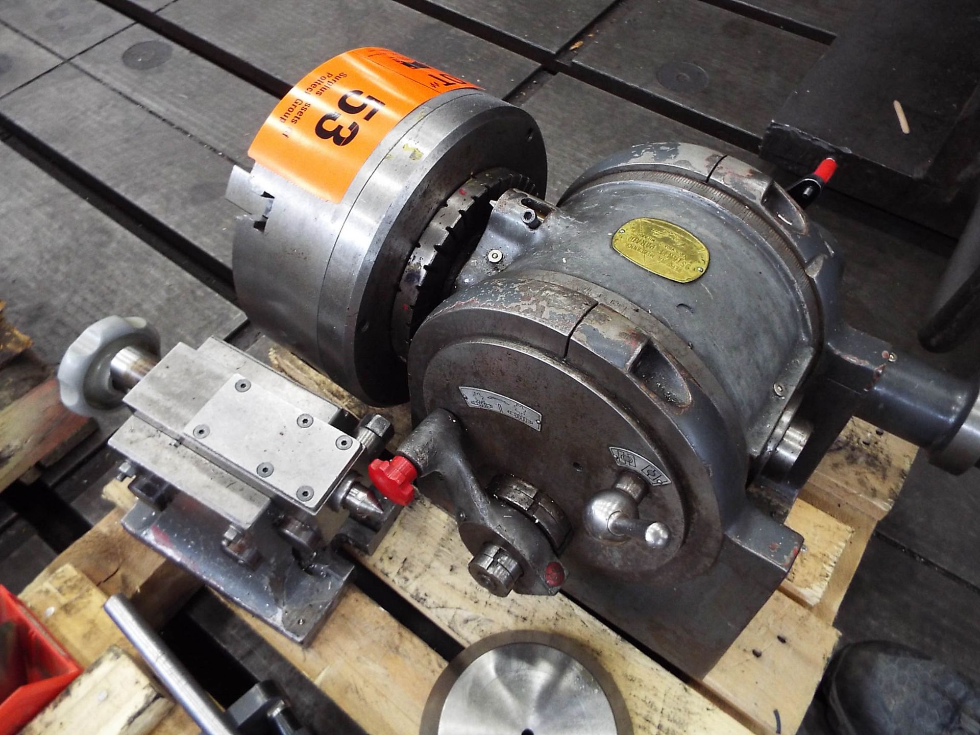LOT/ ROTARY INDEXING HEAD WITH TAILSTOCK AND ACCESSORIES (LOCATED AT 460 SIGNET DR, NORTH YORK, ON) - Image 4 of 5