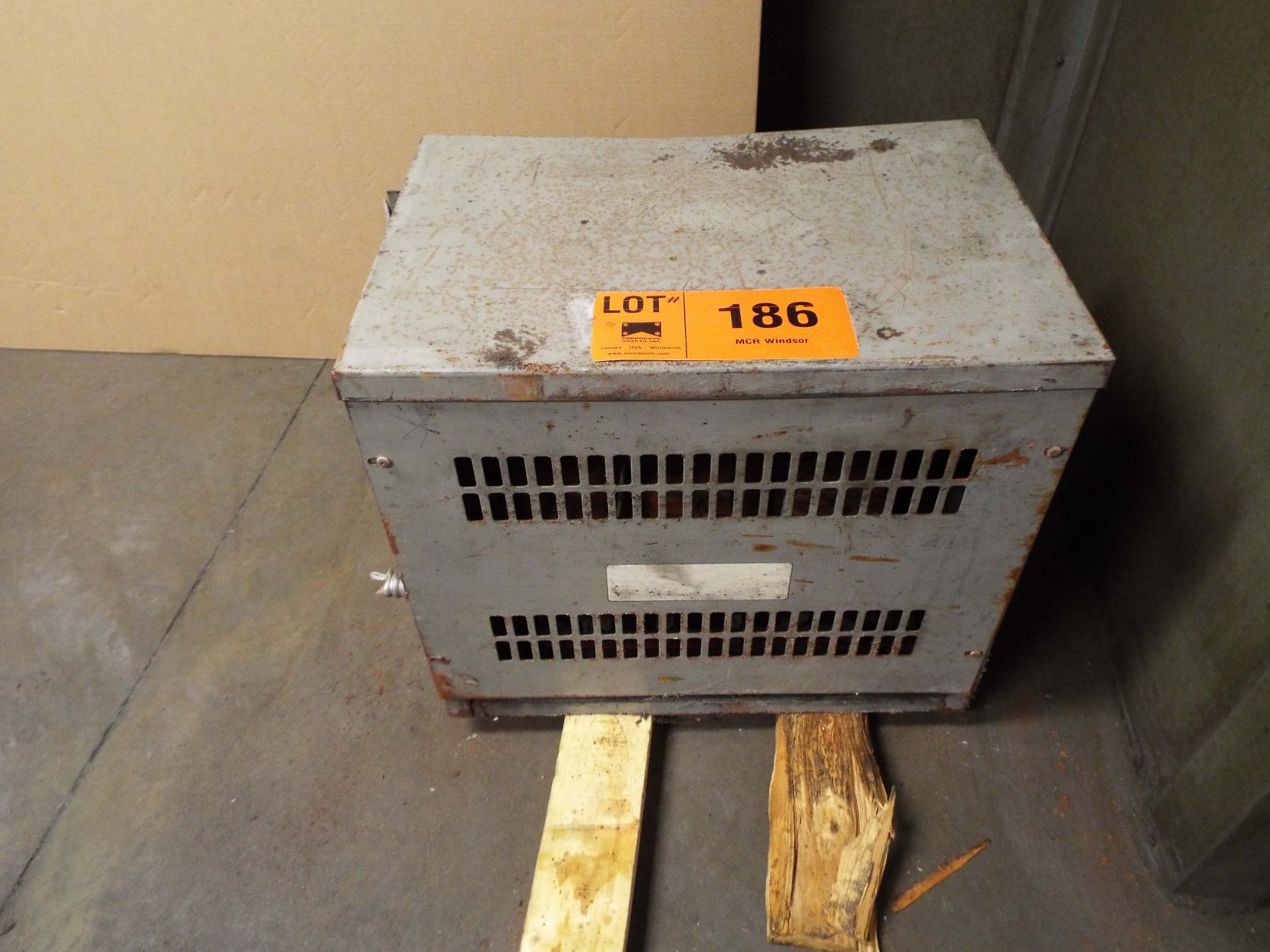 15 KVA TRANSFORMER [RIGGING FEE FOR LOT #186 - $50 USD PLUS APPLICABLE TAXES]