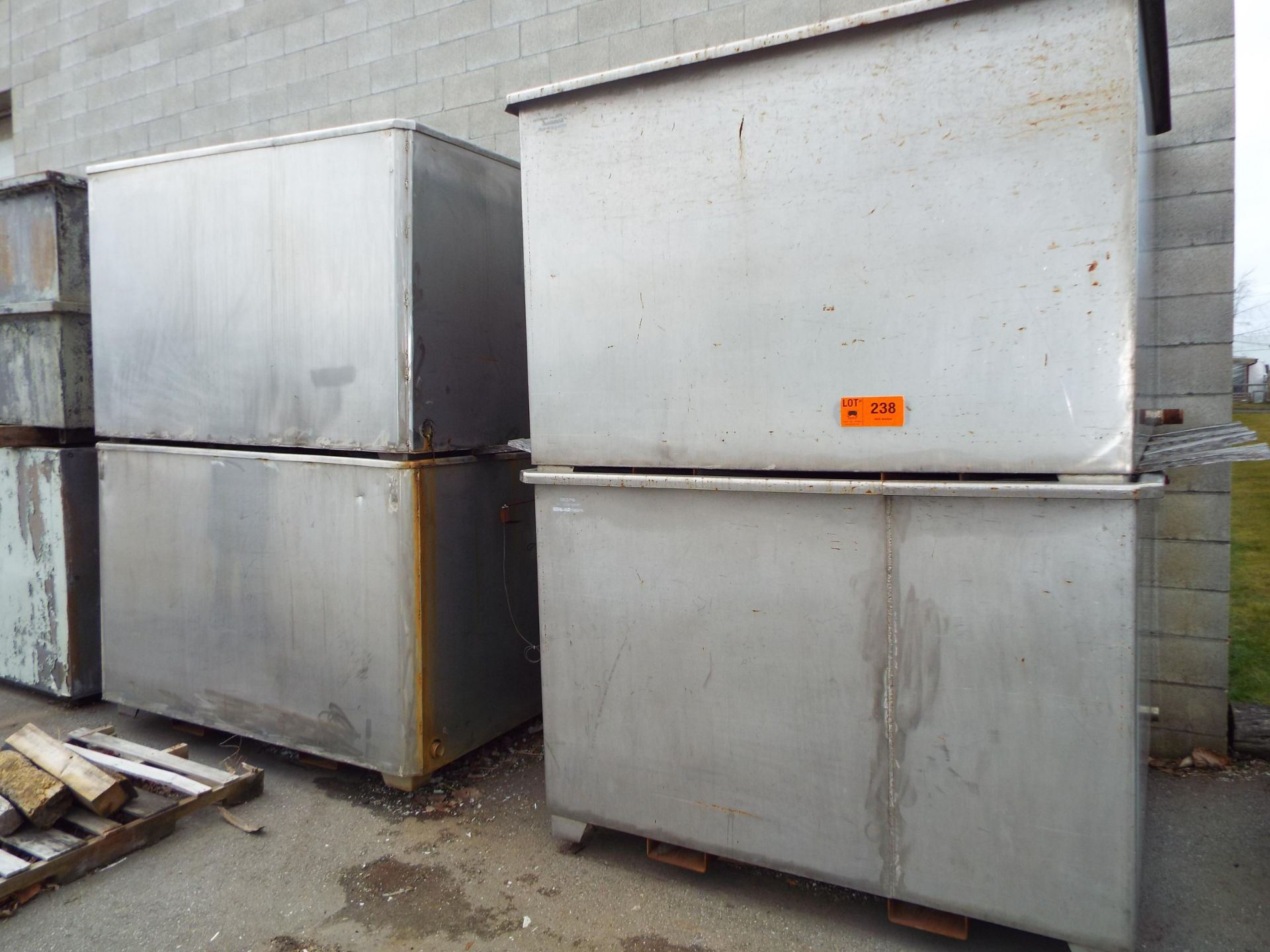 72"X72"X48" STAINLESS STEEL HEATING TANKS